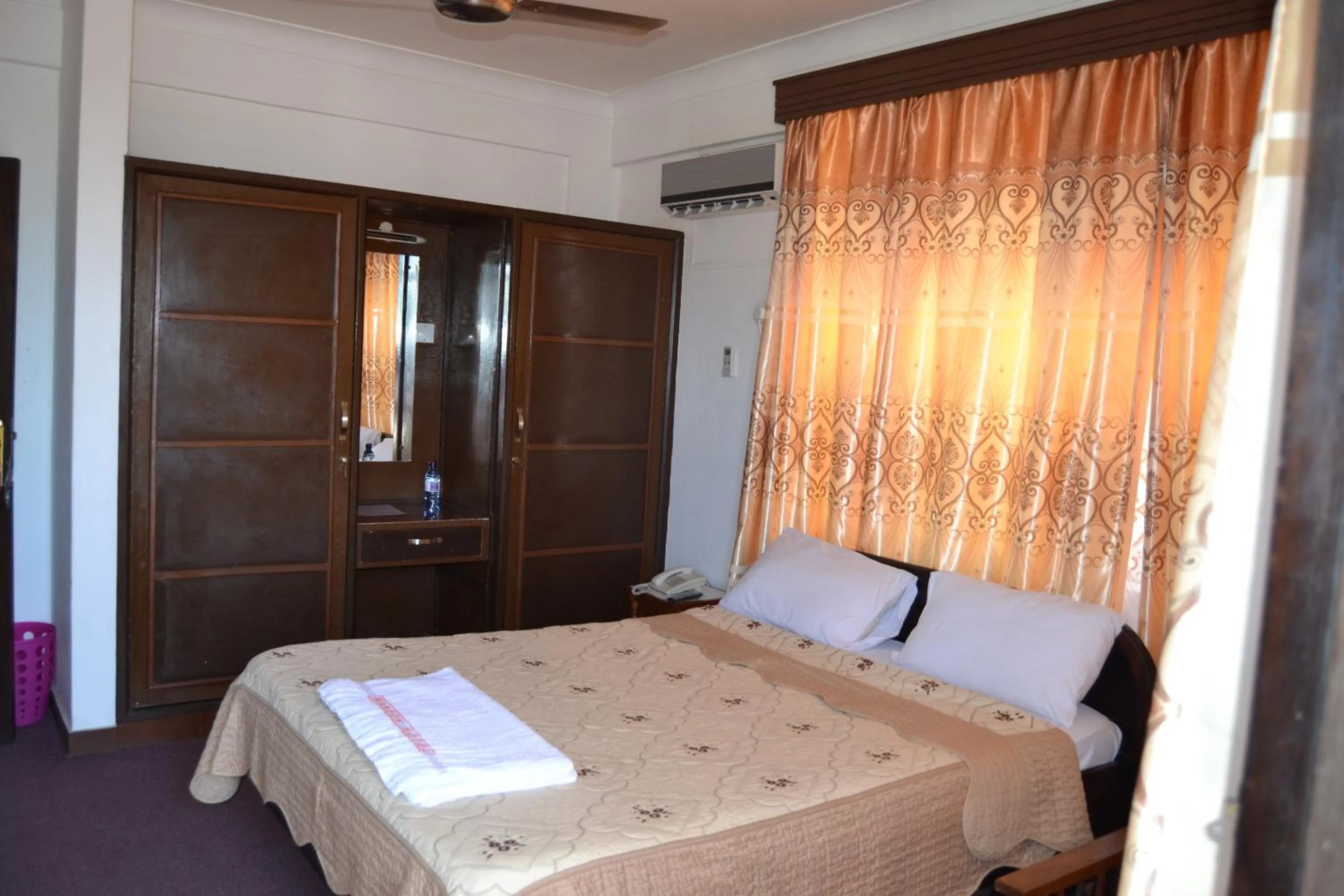 Photo of the whole room, Bed in Manson Hotel