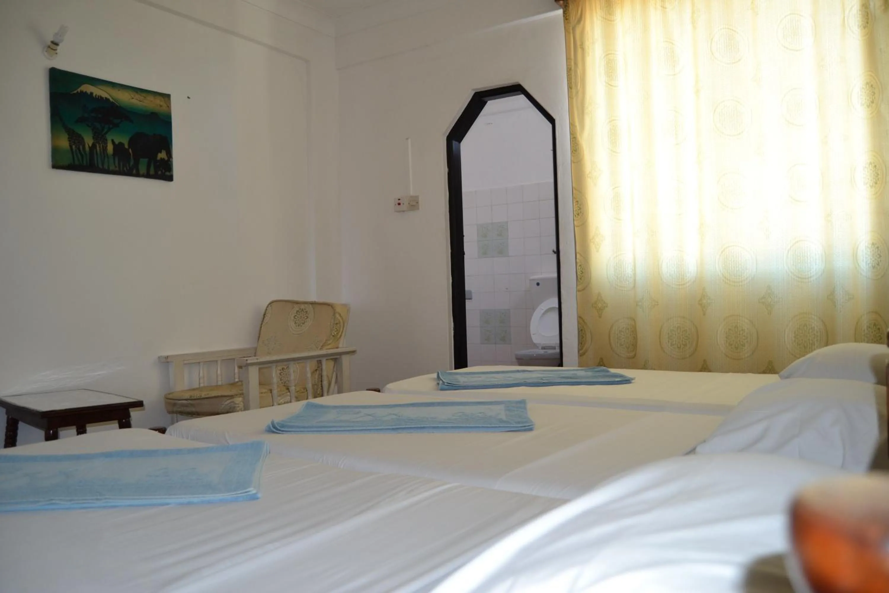 Photo of the whole room, Bed in Manson Hotel