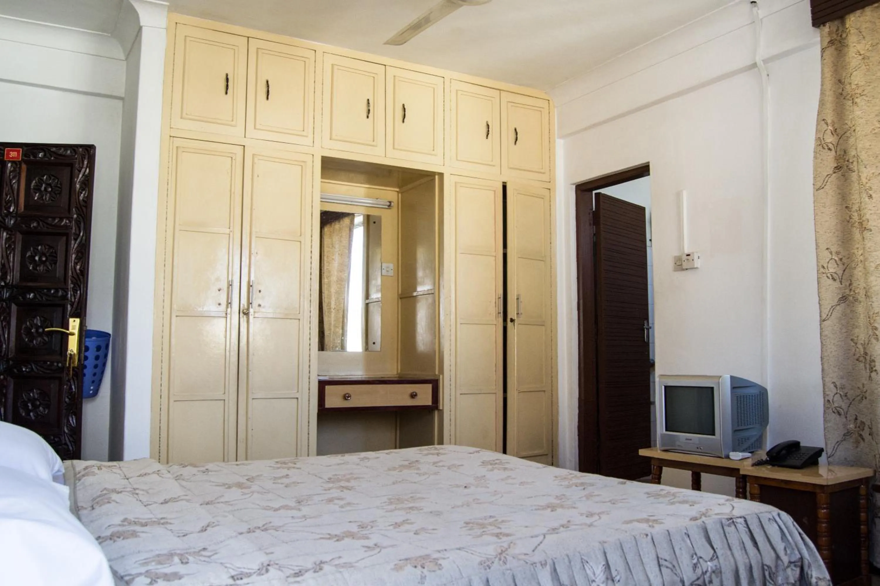 Photo of the whole room, Bed in Manson Hotel