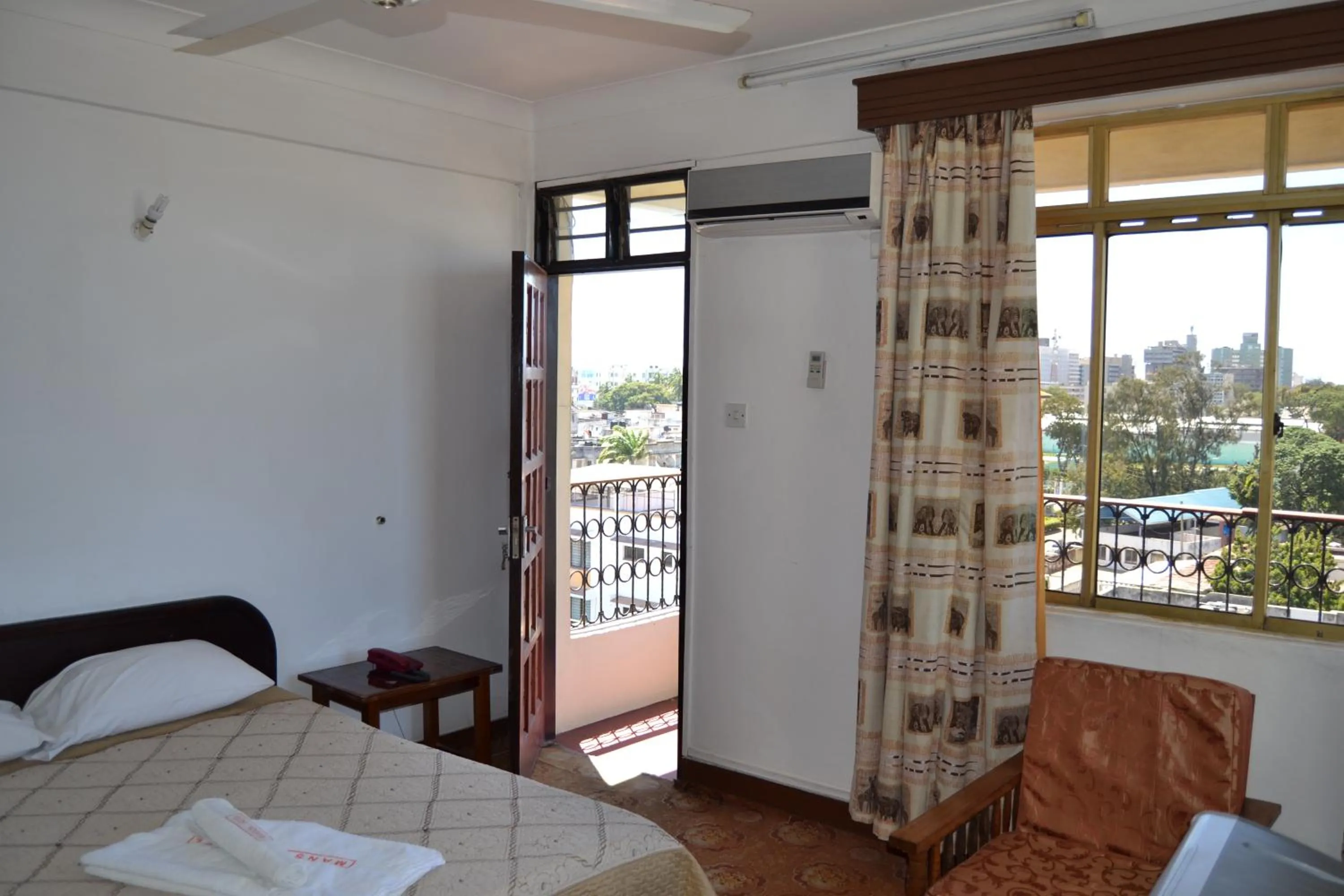 Photo of the whole room, Bed in Manson Hotel