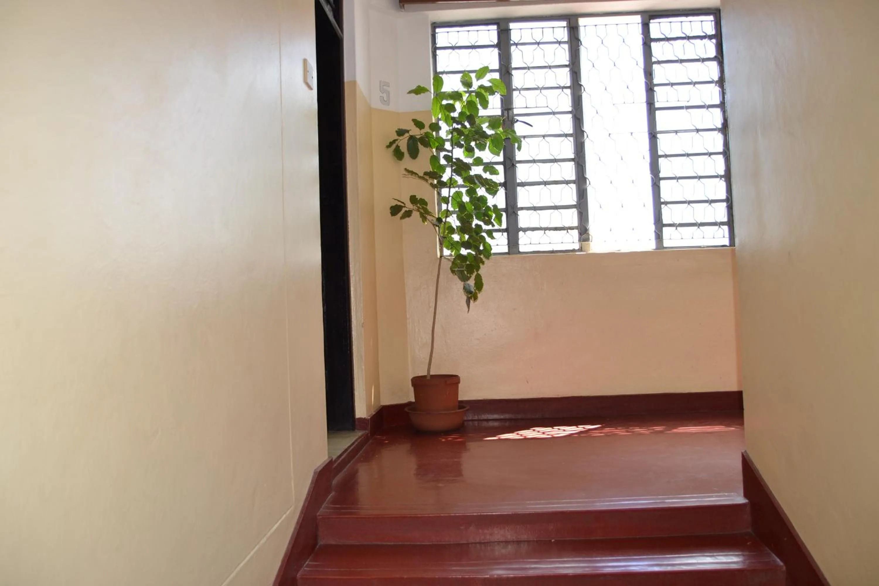 Property building, Bed in Manson Hotel