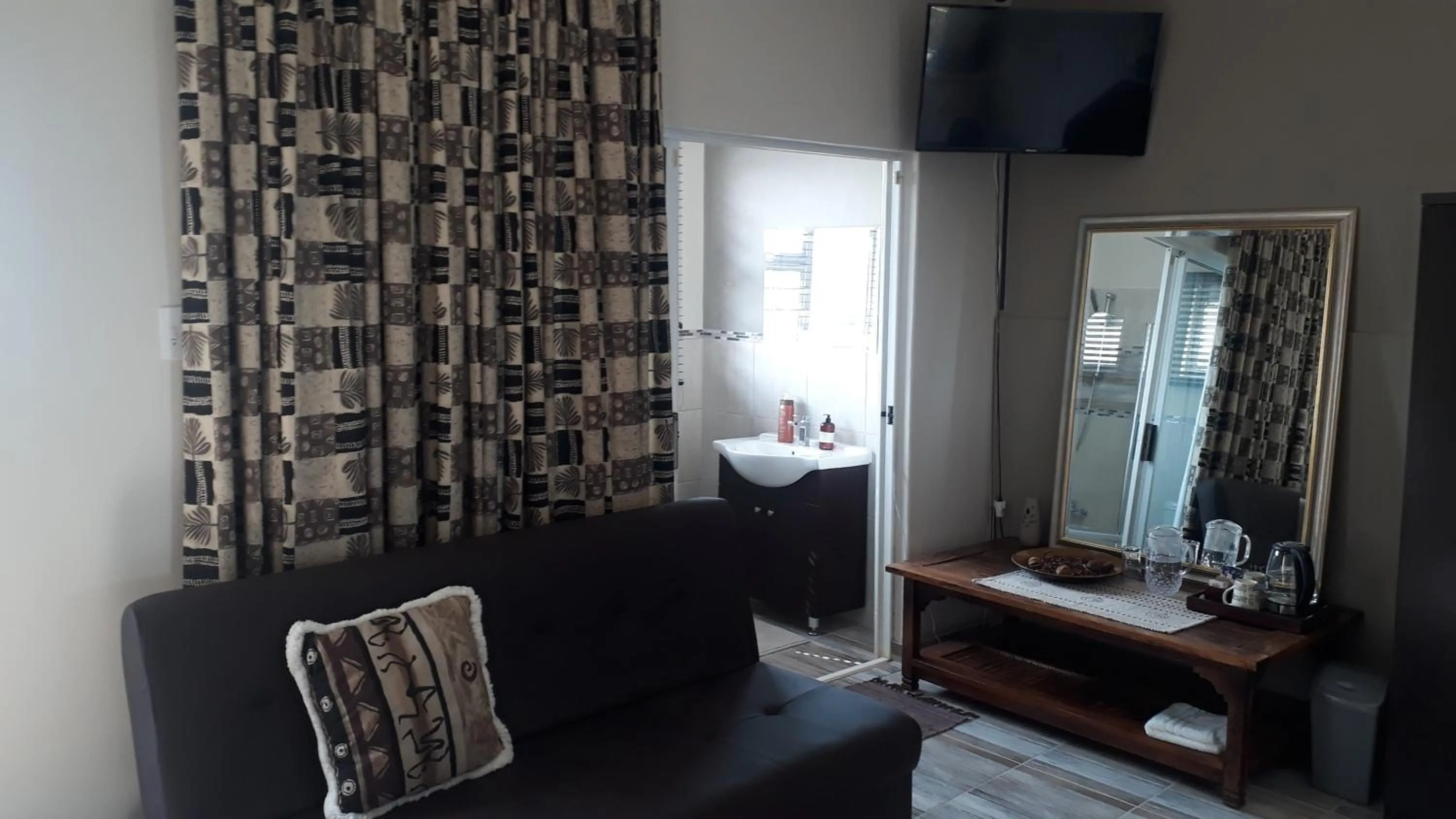 TV and multimedia in Bella Vista Guest House Umhlanga La Lucia
