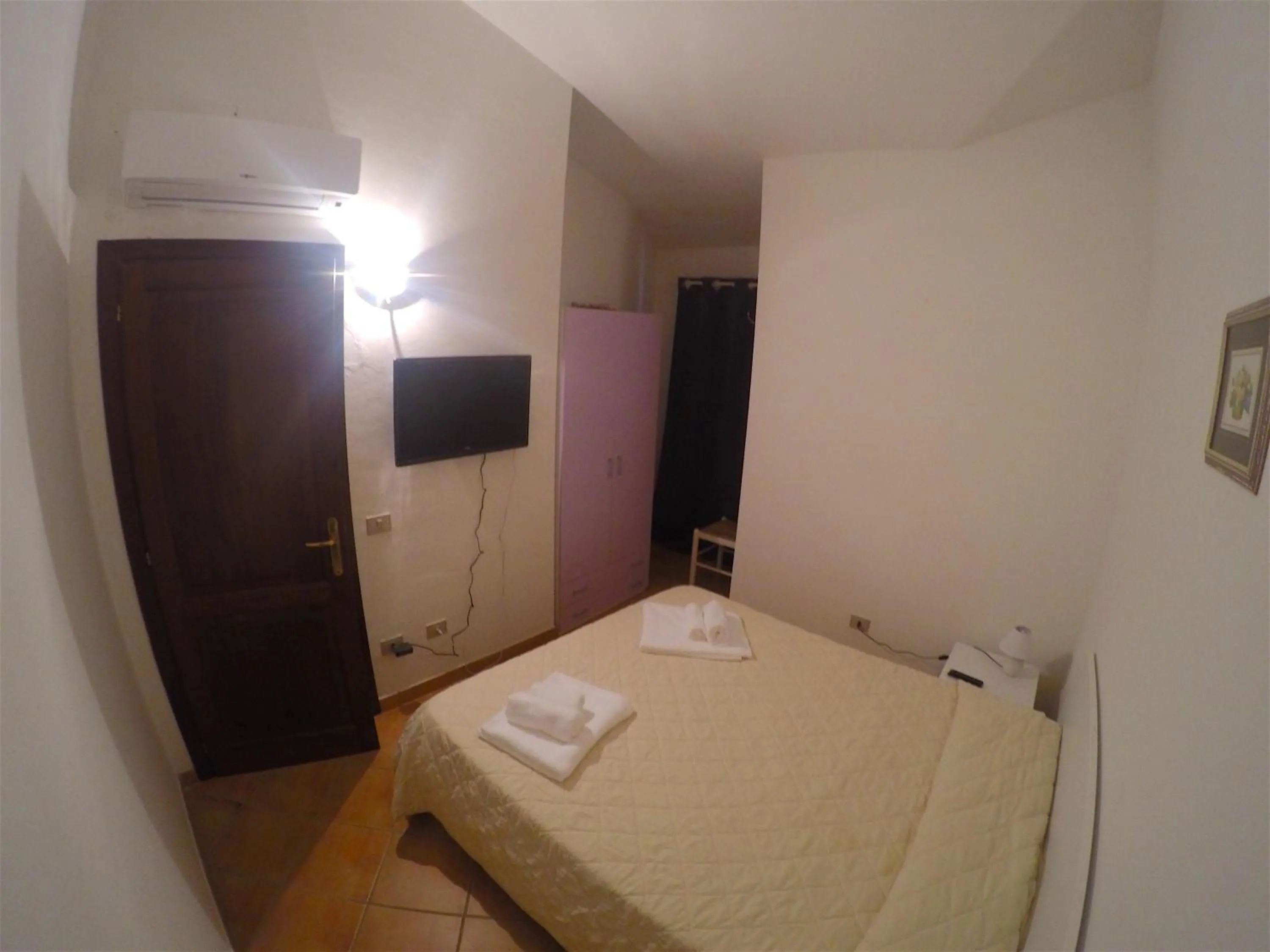 Photo of the whole room, Bed in La Coccinella al mare