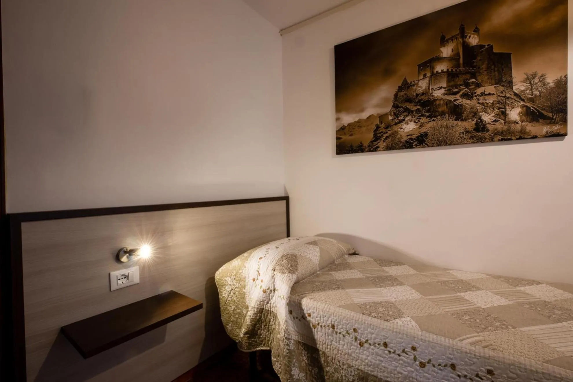 Single Room in La Belle Epoque