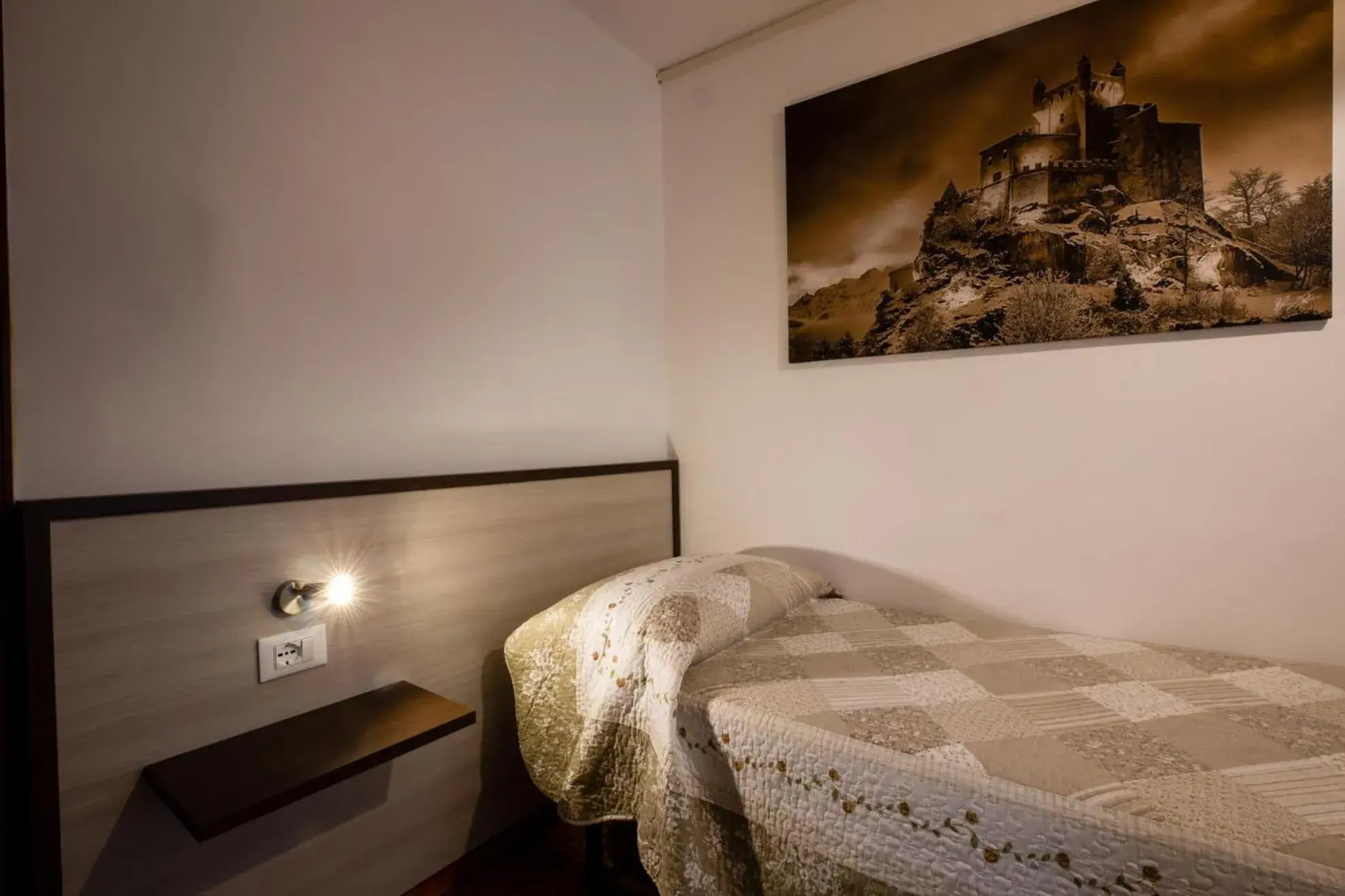 Single Room in La Belle Epoque Single Room in La Belle Epoque