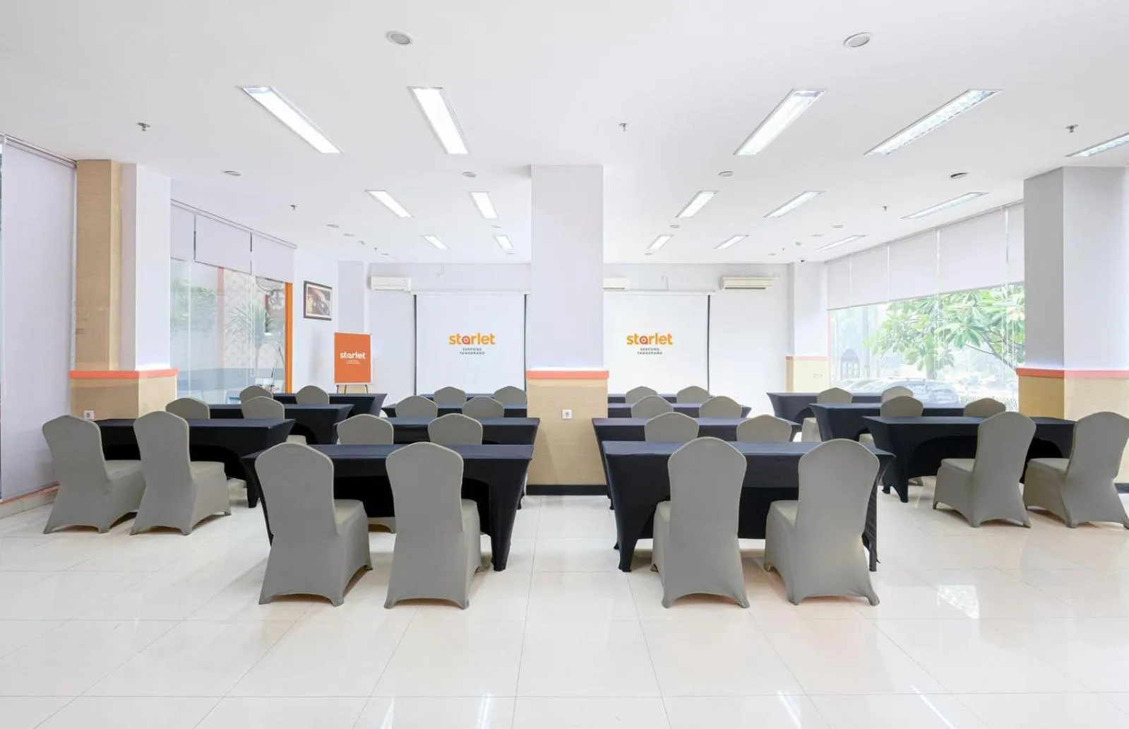 Meeting/conference room in Starlet Hotel Serpong