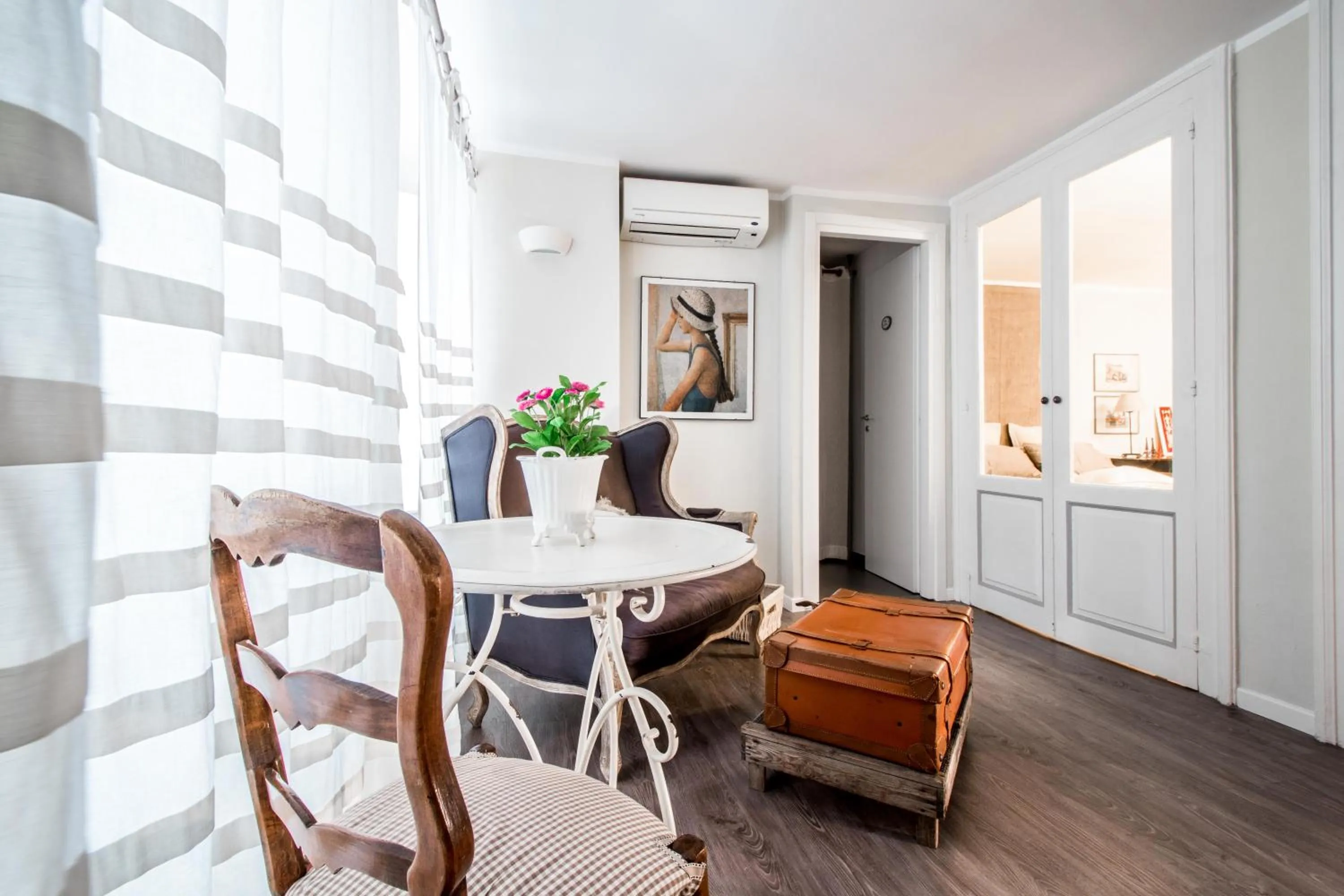 Photo of the whole room in Bozzi 1910