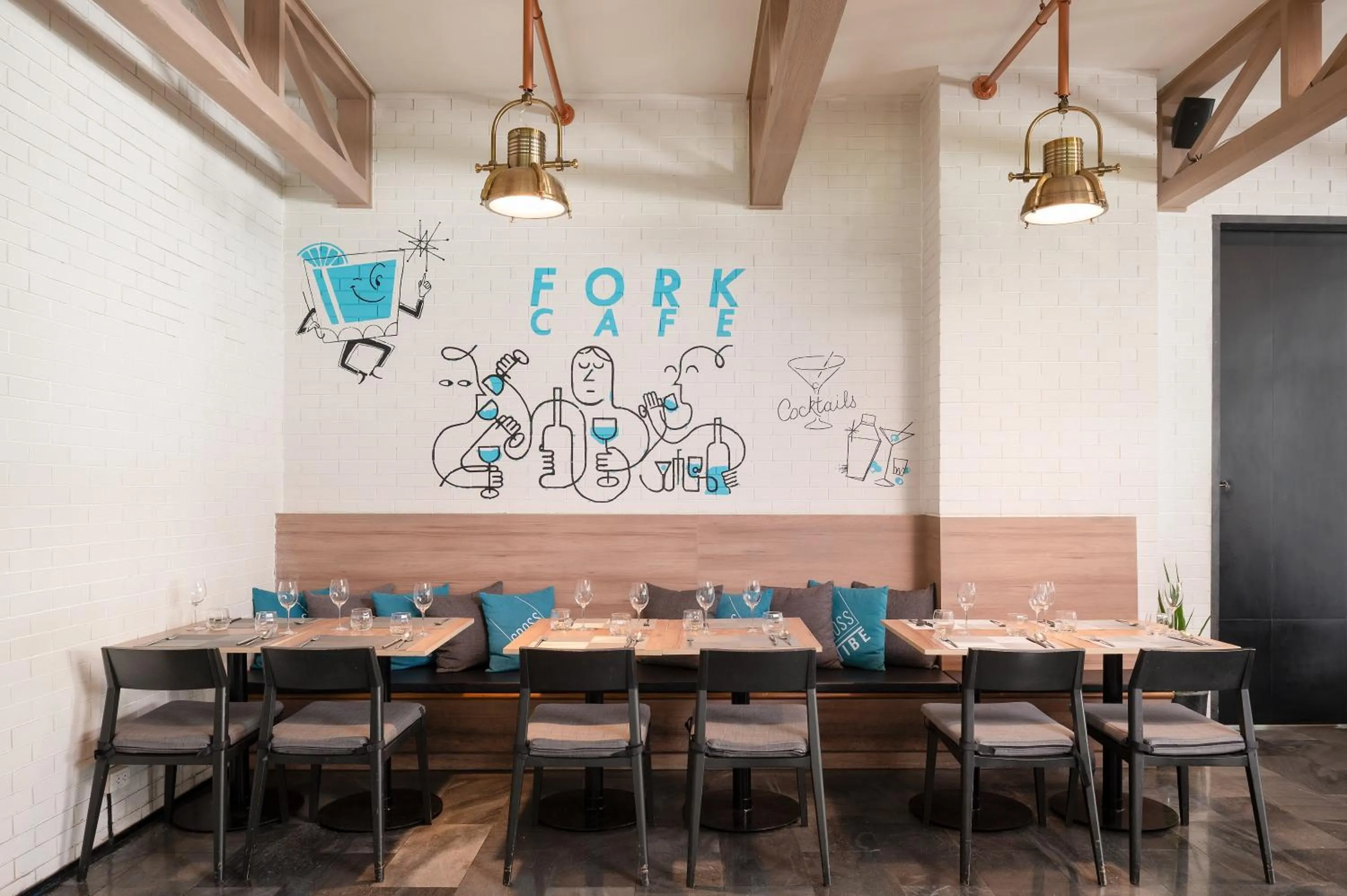 Restaurant/places to eat in Cross Vibe Bangkok Sukhumvit