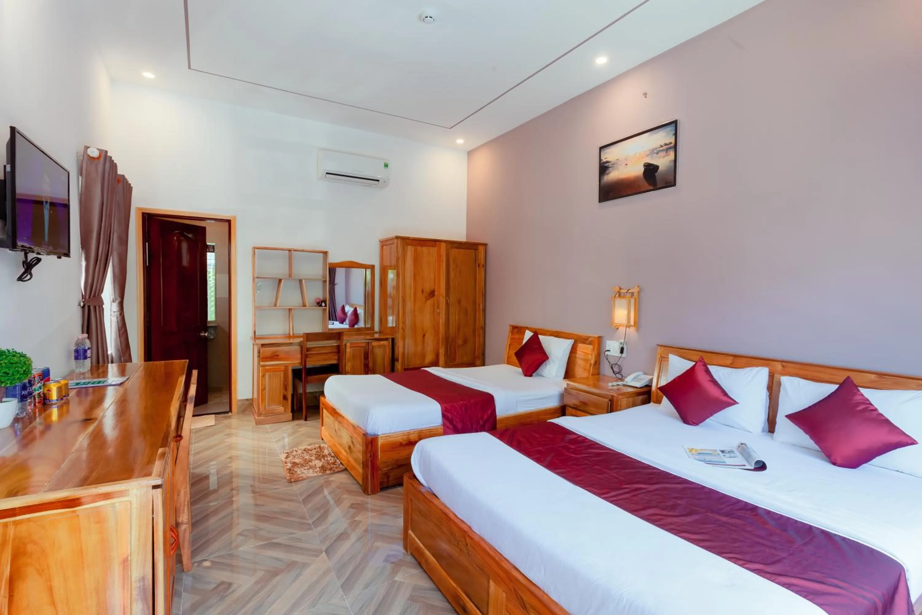 Photo of the whole room, Bed in Hotel Blue Dragon