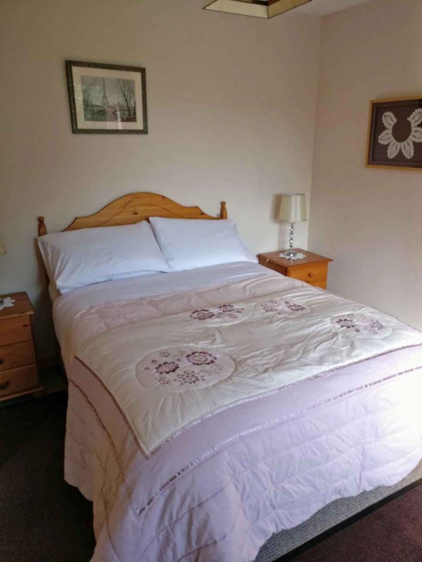 Bedroom, Bed in St. Catherines