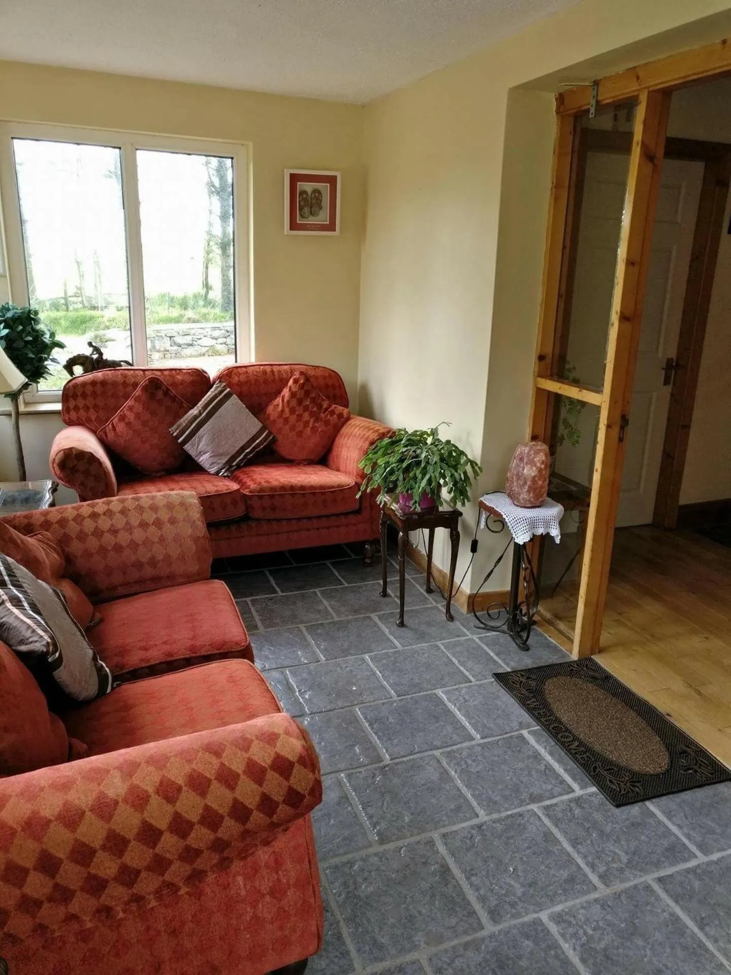 Communal lounge/ TV room in St. Catherines