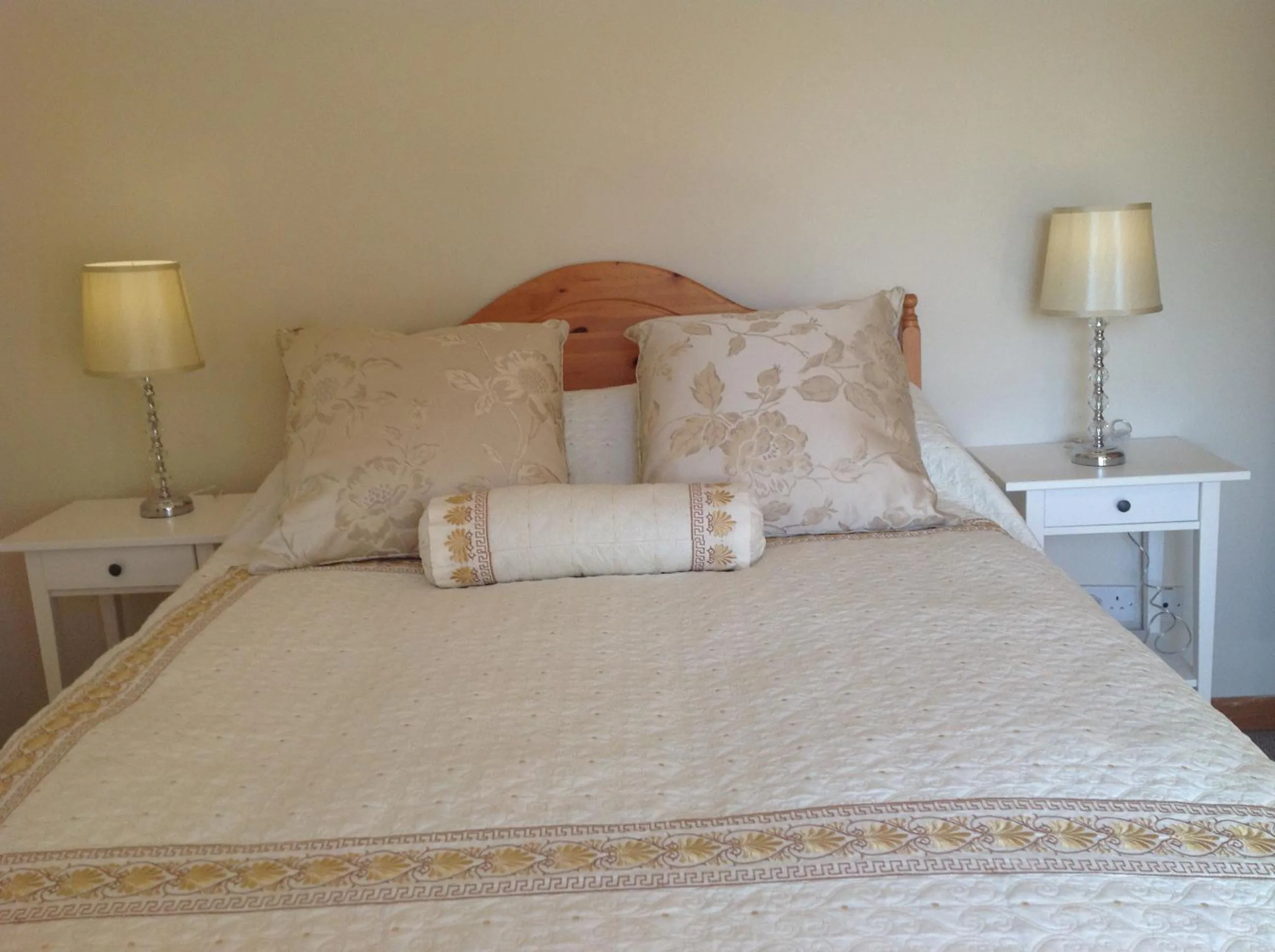 Bedroom, Bed in St. Catherines