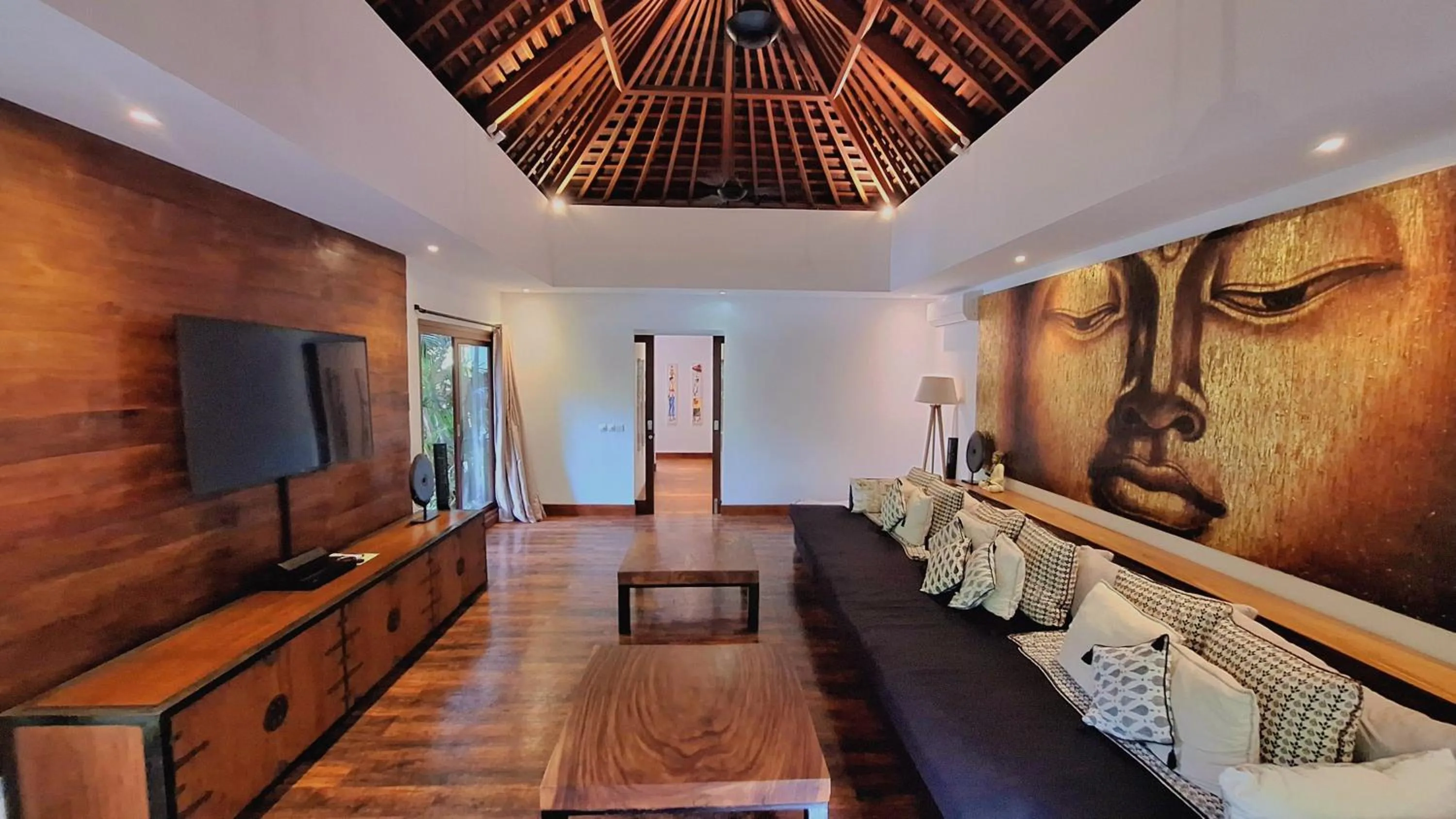 Communal lounge/ TV room in Villa Naty Canggu - 6 Bedrooms Luxury Villa