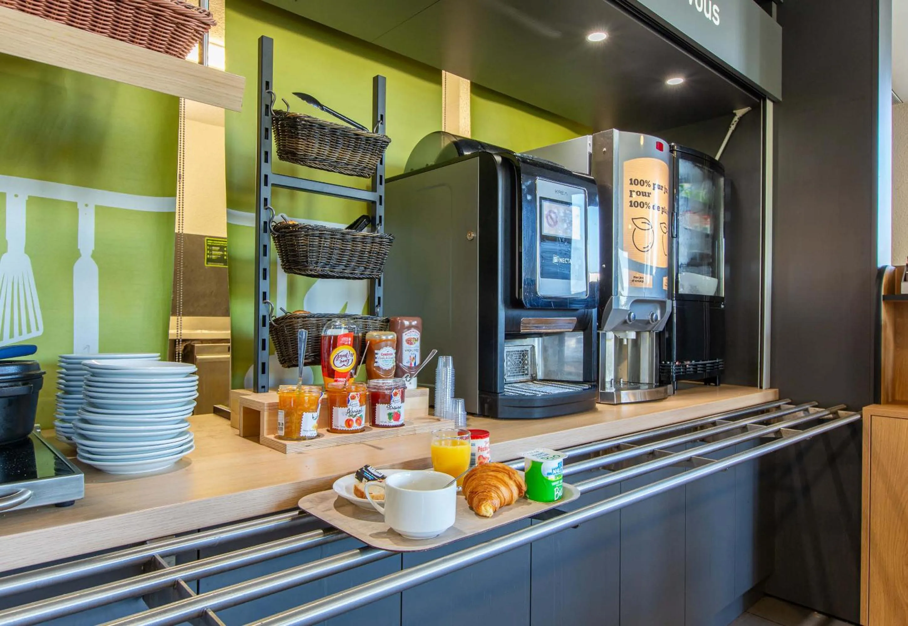 Buffet breakfast in B&B HOTEL CHATEAUROUX Déols