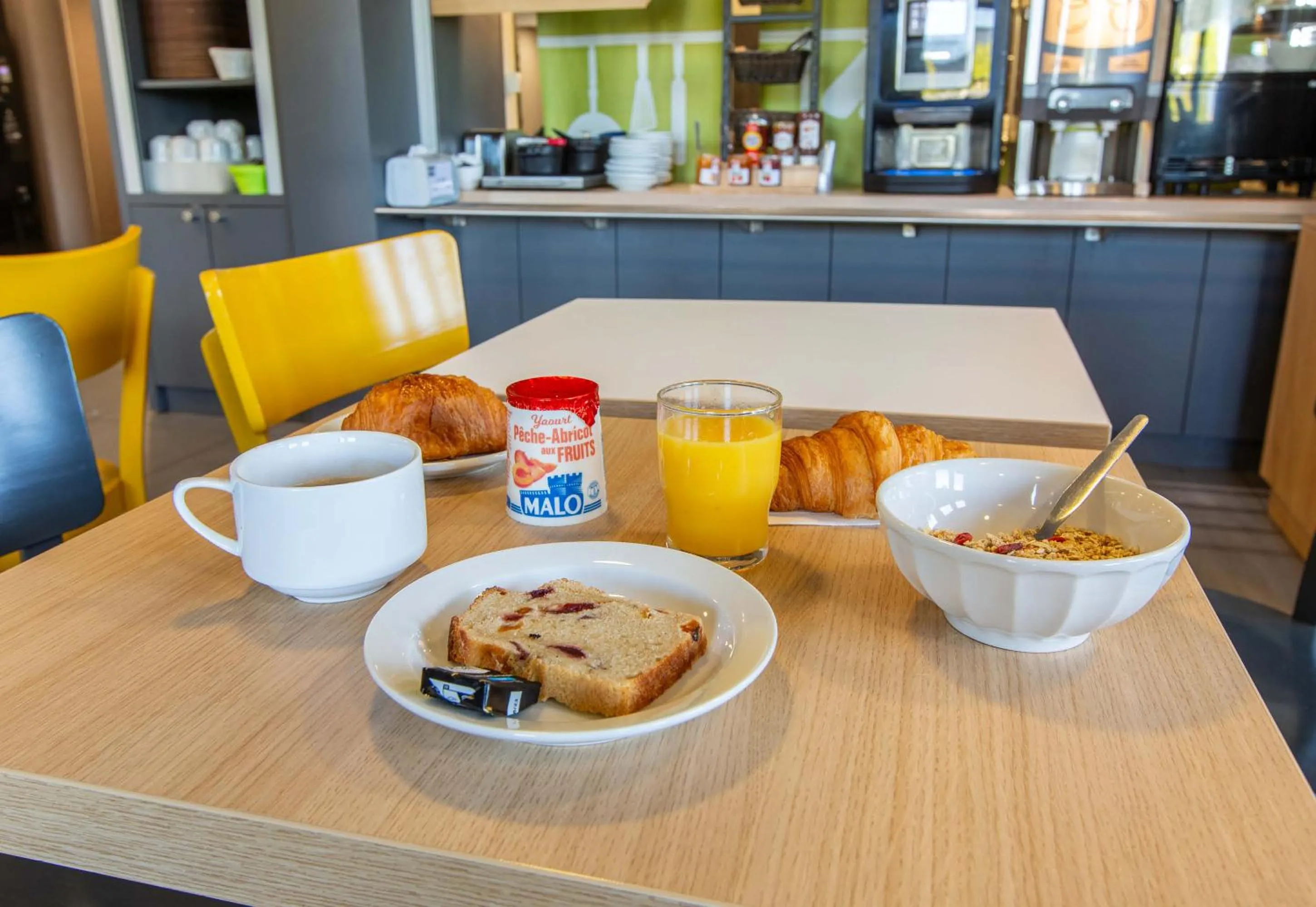 Buffet breakfast in B&B HOTEL CHATEAUROUX Déols