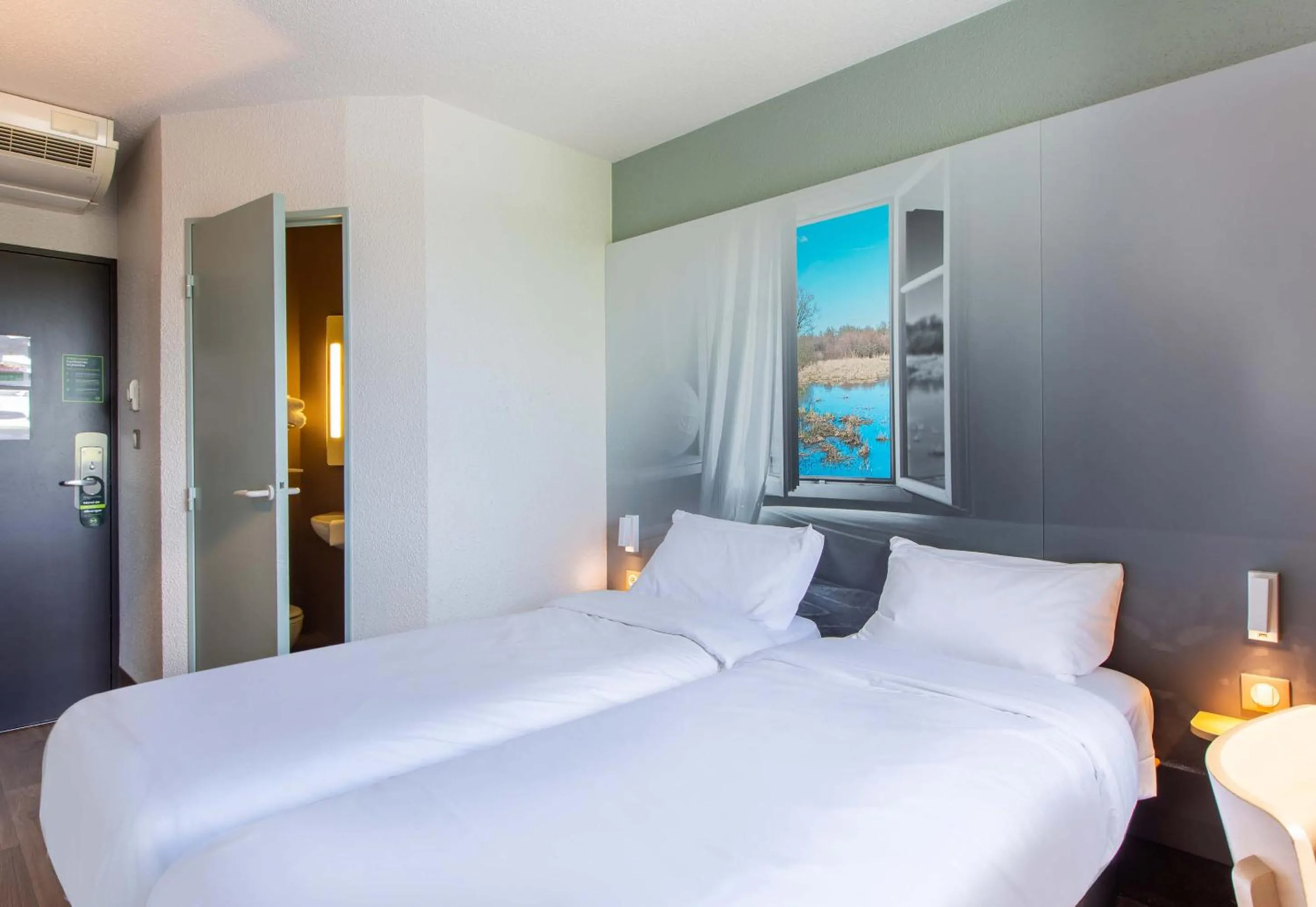 Bedroom, Bed in B&B HOTEL CHATEAUROUX Déols