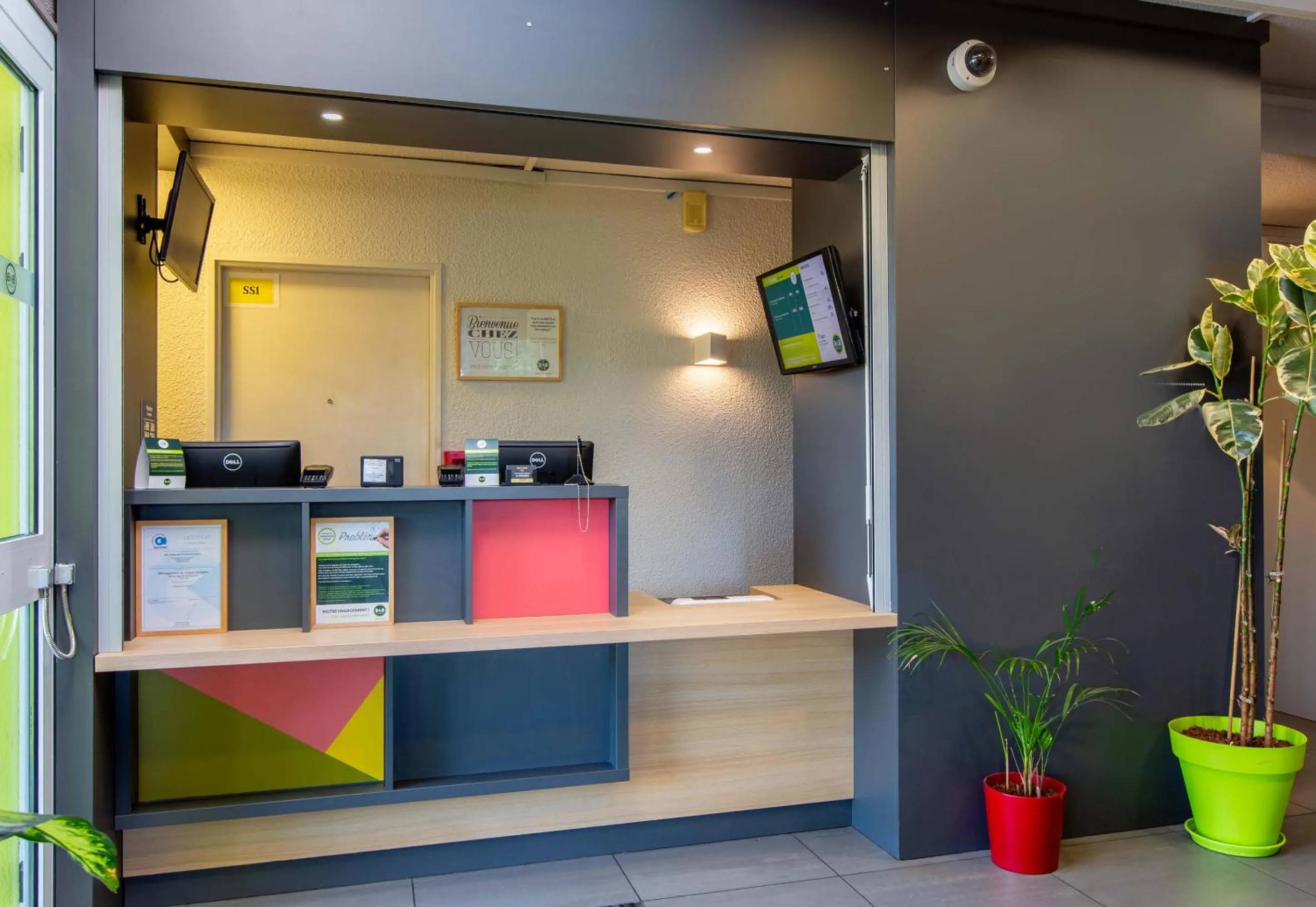 Lobby or reception in B&B HOTEL CHATEAUROUX Déols