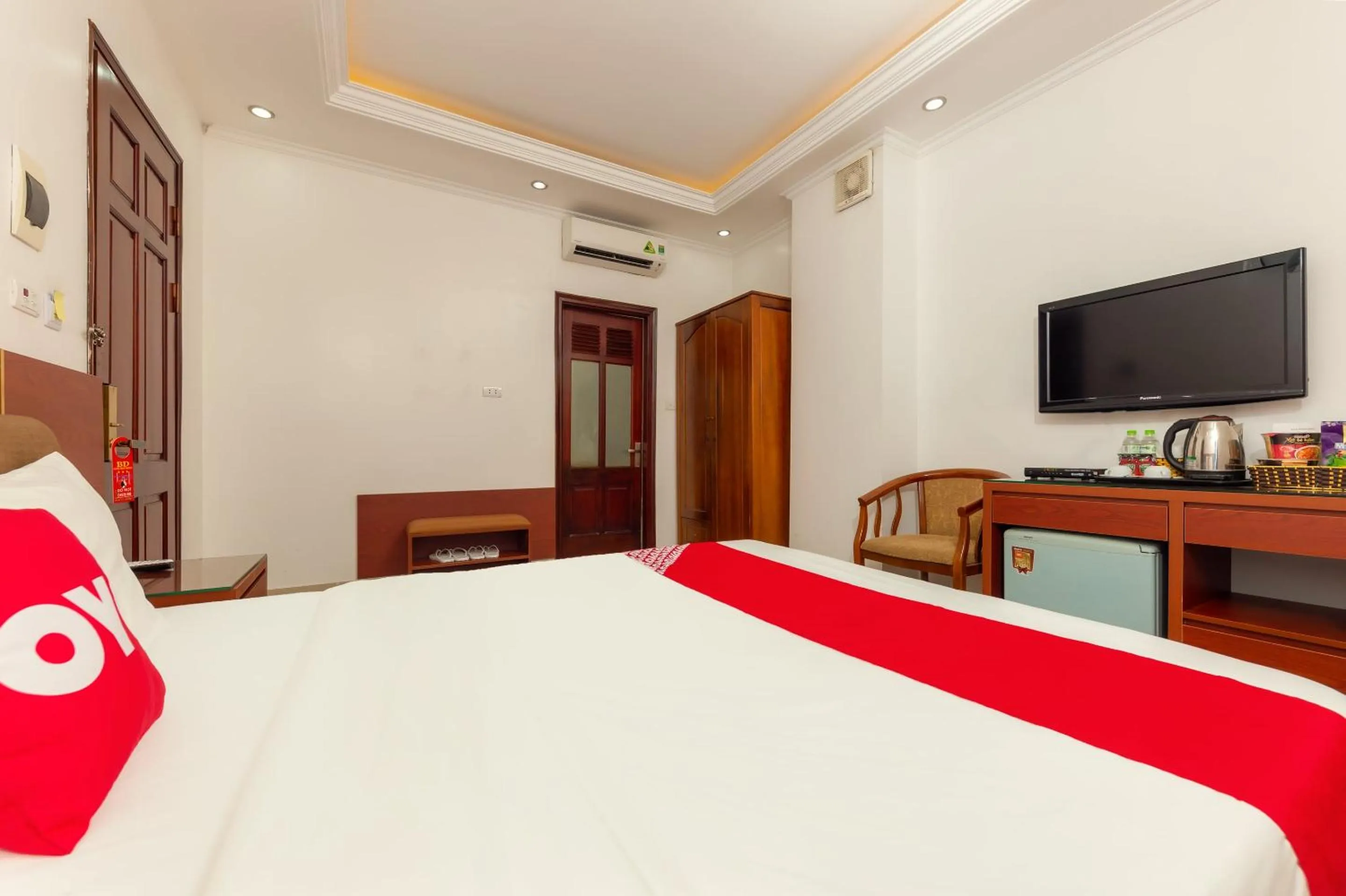 Bedroom, Bed in Super OYO Capital O 387 Bach Duong Hotel