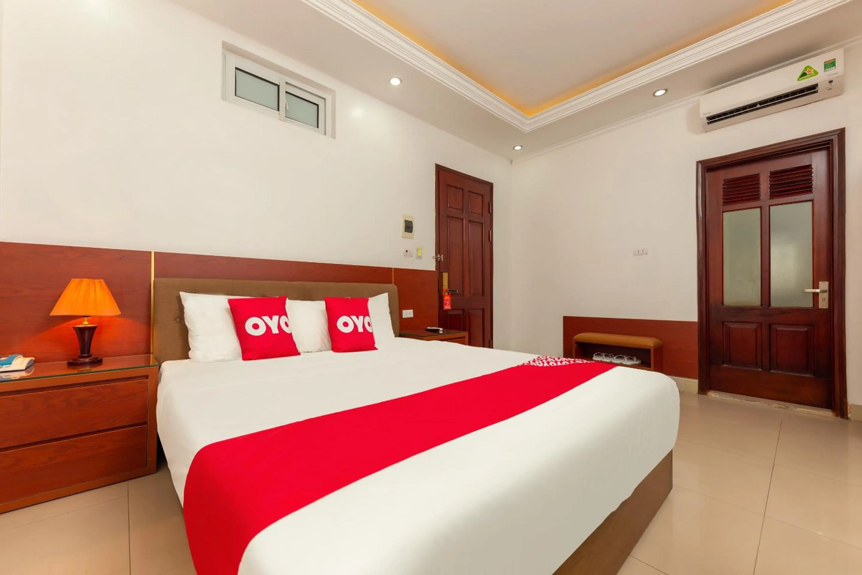 Bedroom, Bed in Super OYO Capital O 387 Bach Duong Hotel