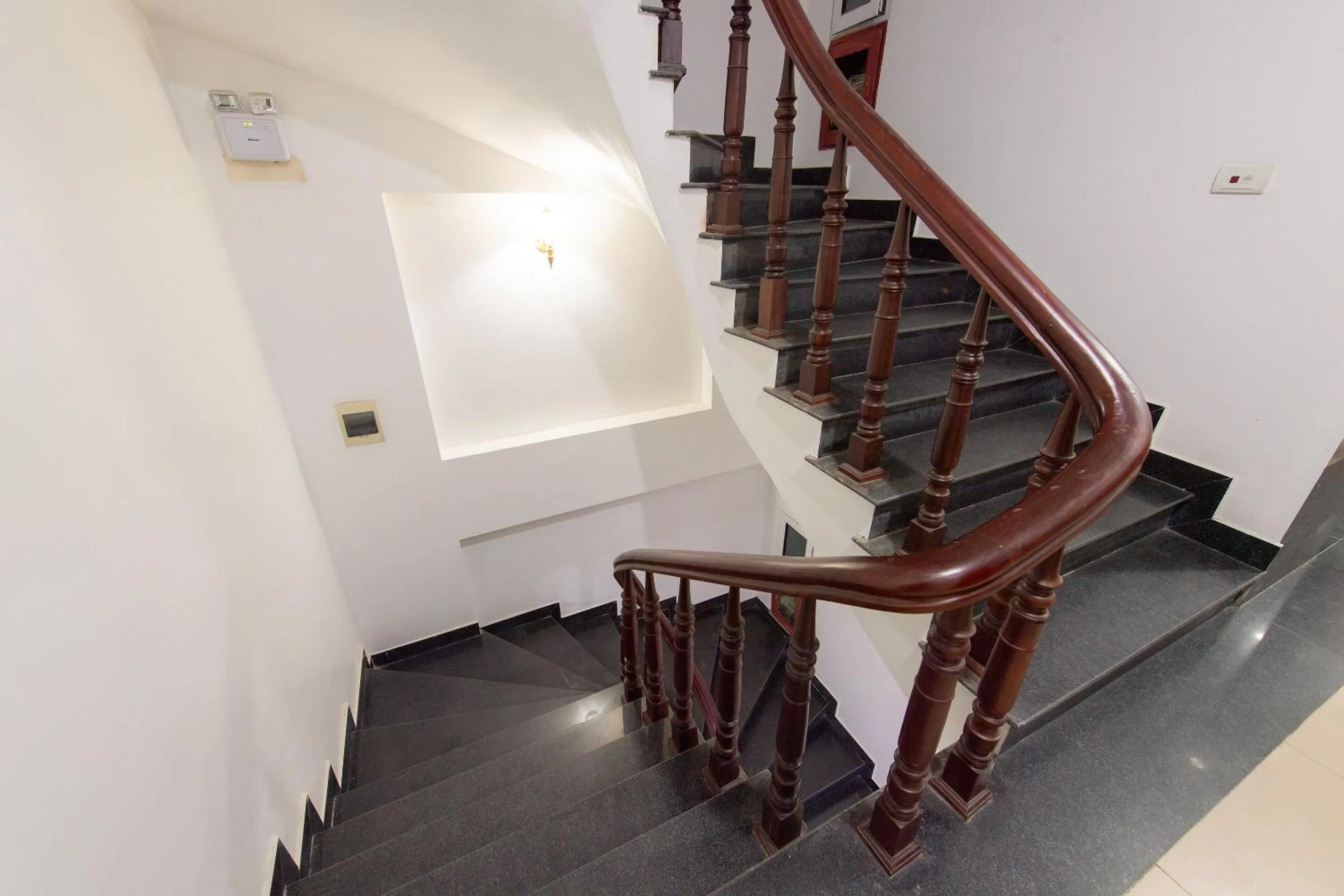 Lobby or reception in Super OYO Capital O 387 Bach Duong Hotel