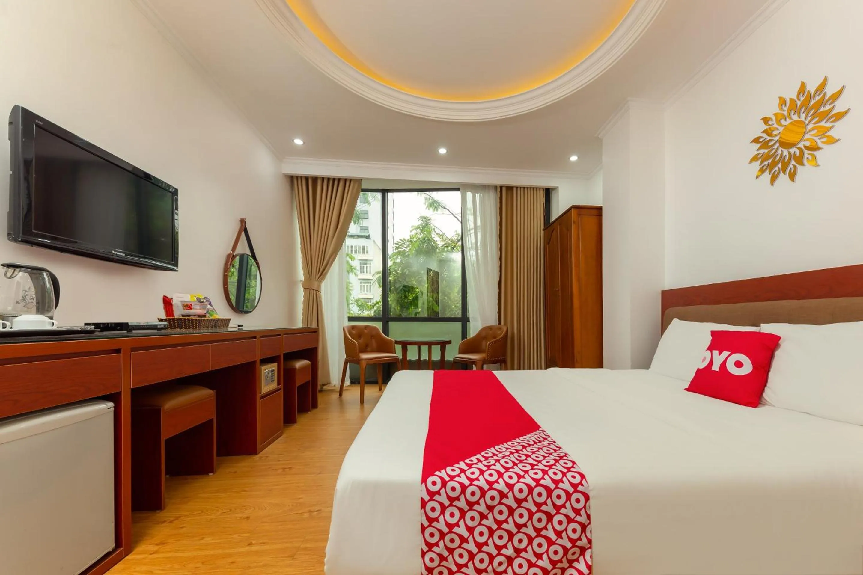 Bedroom, Bed in Super OYO Capital O 387 Bach Duong Hotel