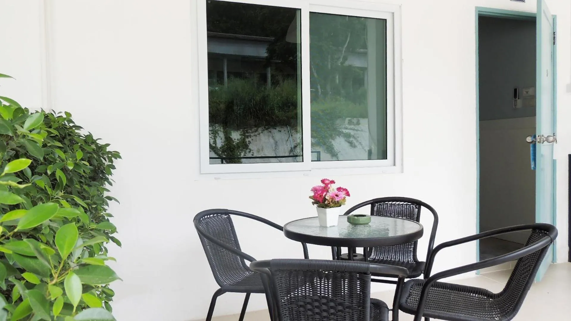 Patio in Blue Moon Samed