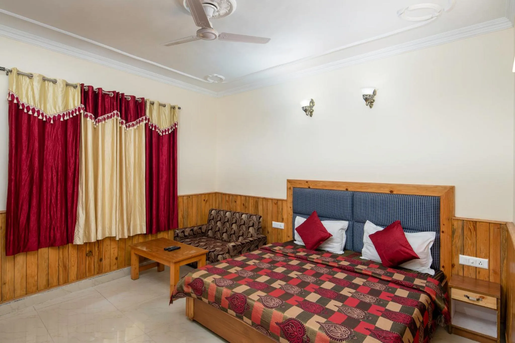 Bedroom, Bed in The Posh Hotel