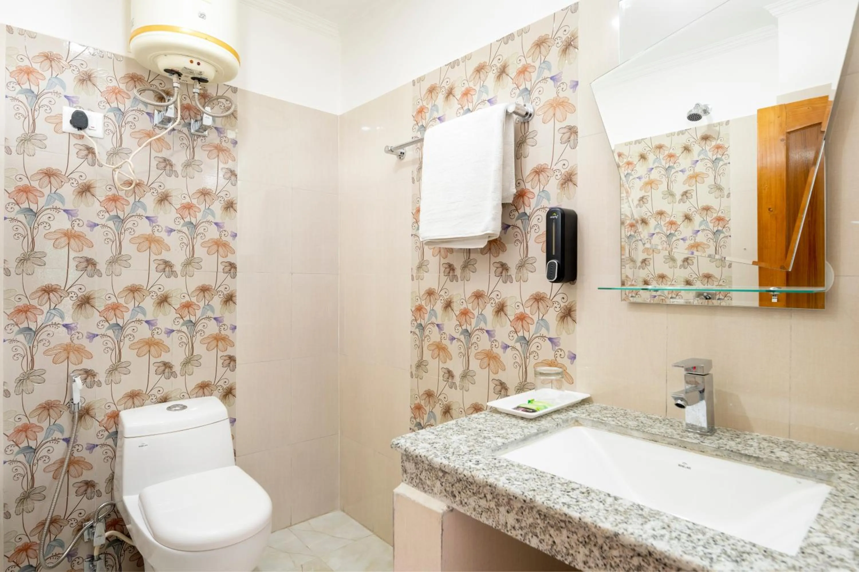 Toilet in The Posh Hotel