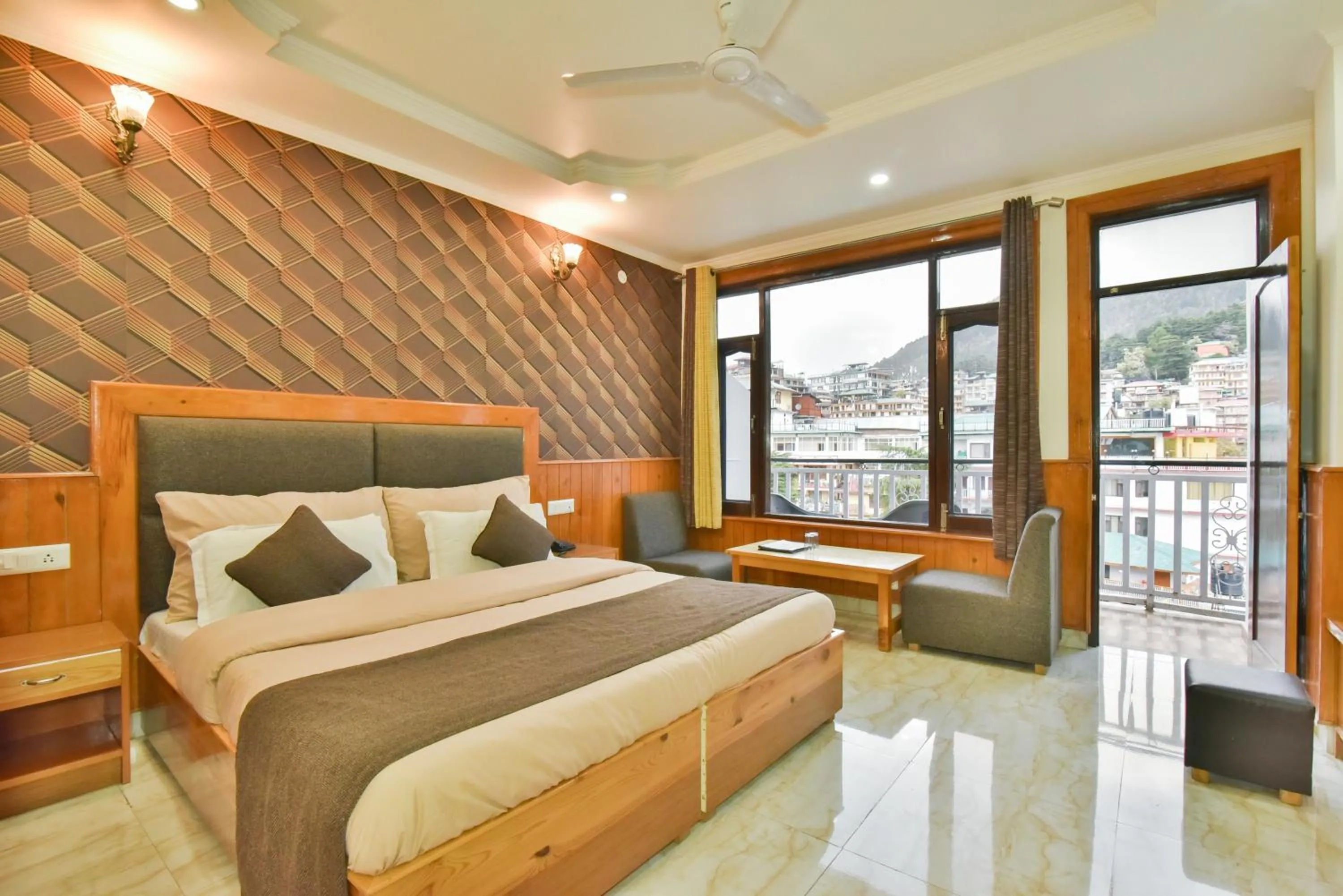 Bedroom, Bed in The Posh Hotel