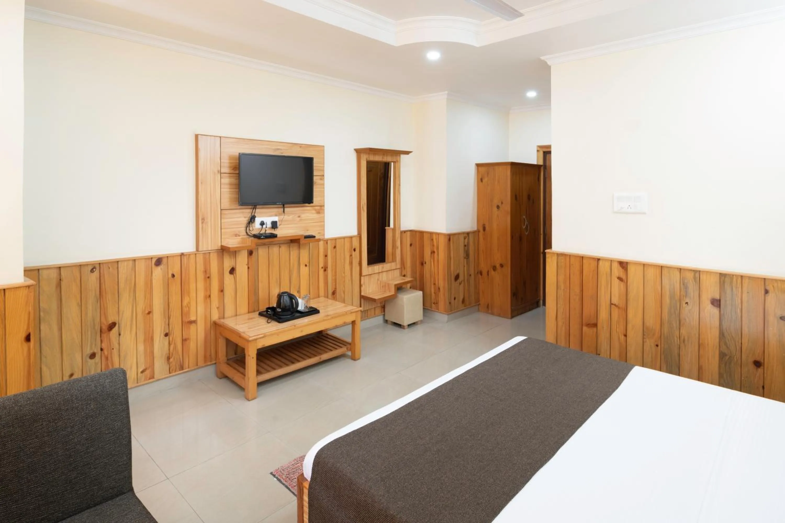 Photo of the whole room, Bed in The Posh Hotel