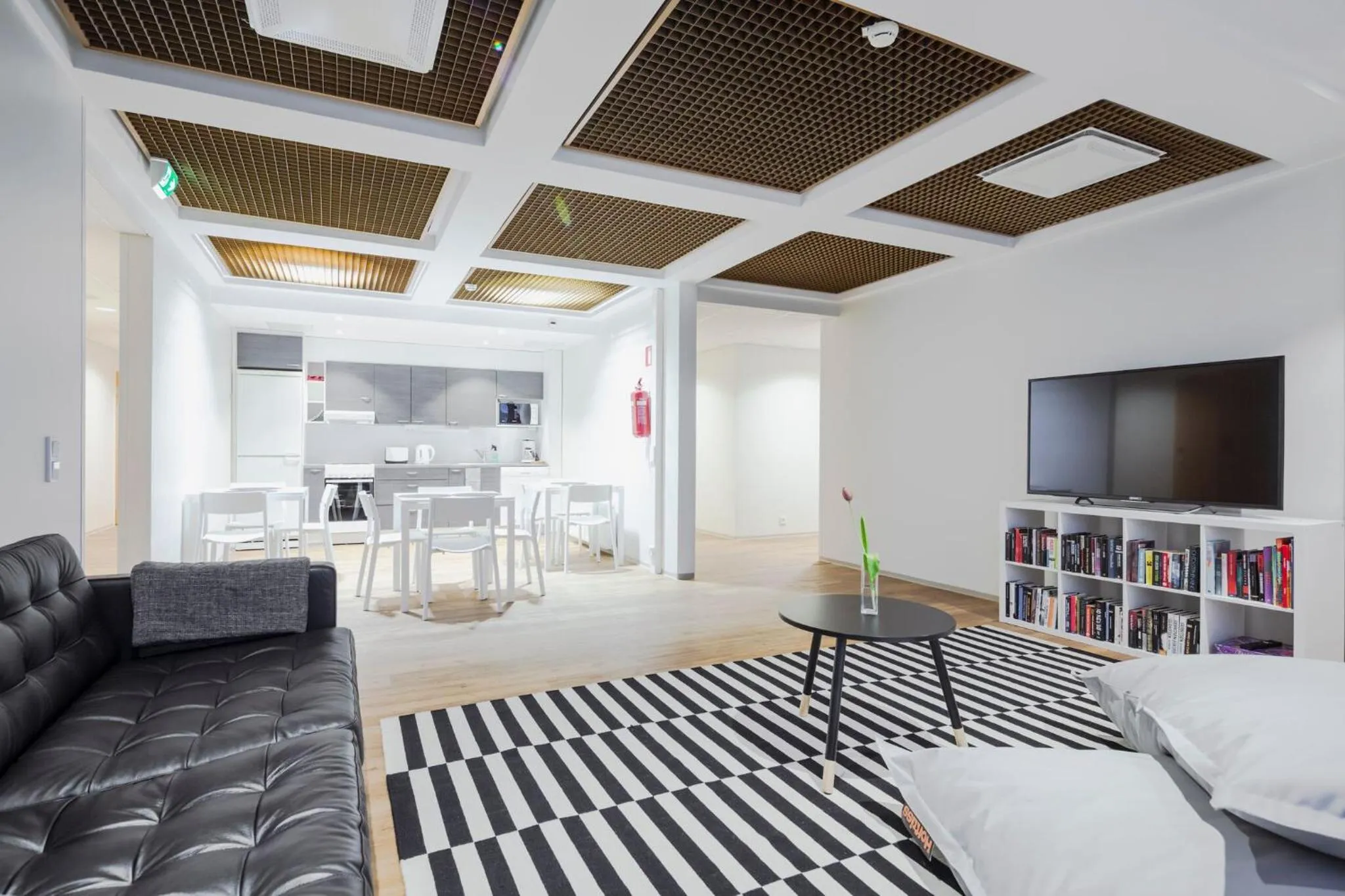 Communal lounge/ TV room in Hostel Café Koti