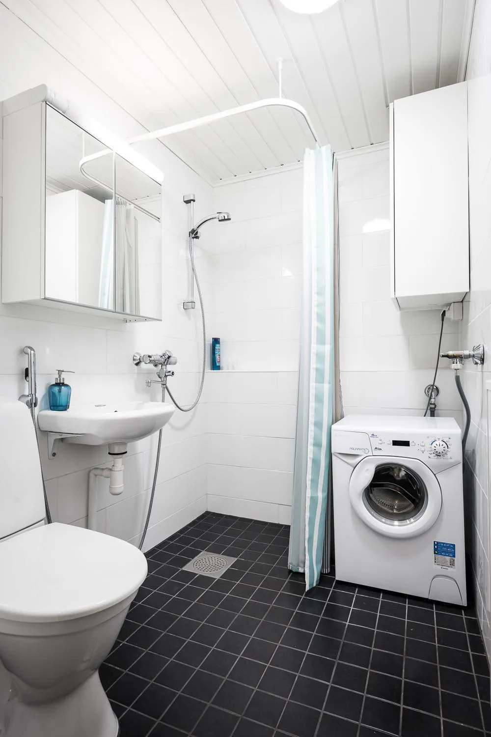 Bathroom in Hostel Café Koti