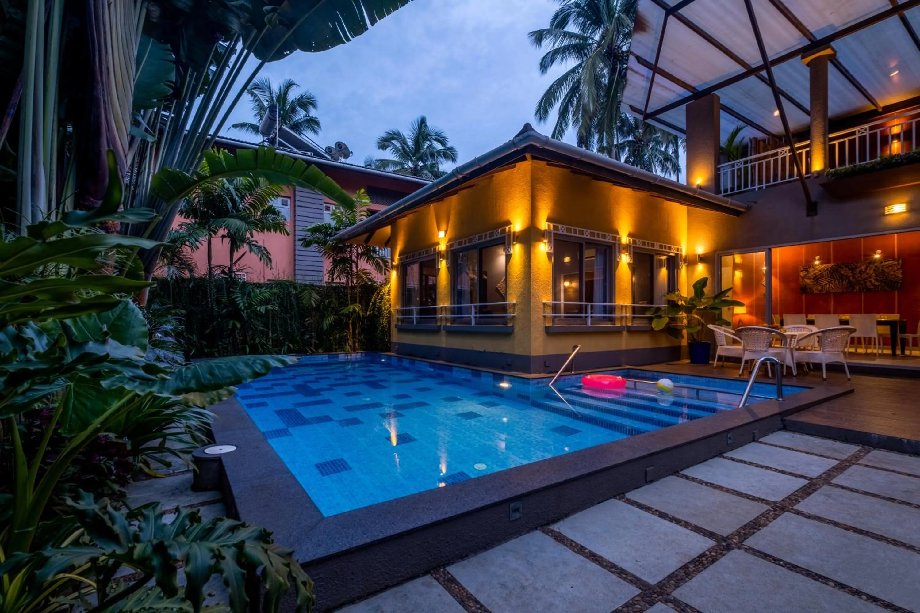 Beach 7 mins walk Luxury villa Diva
