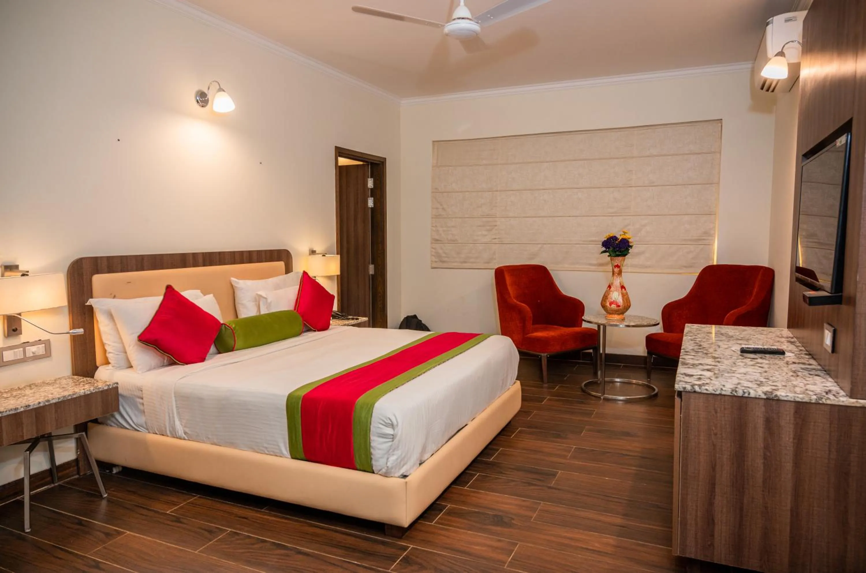 Living room, Bed in La Oasis by Meraden ,Goa
