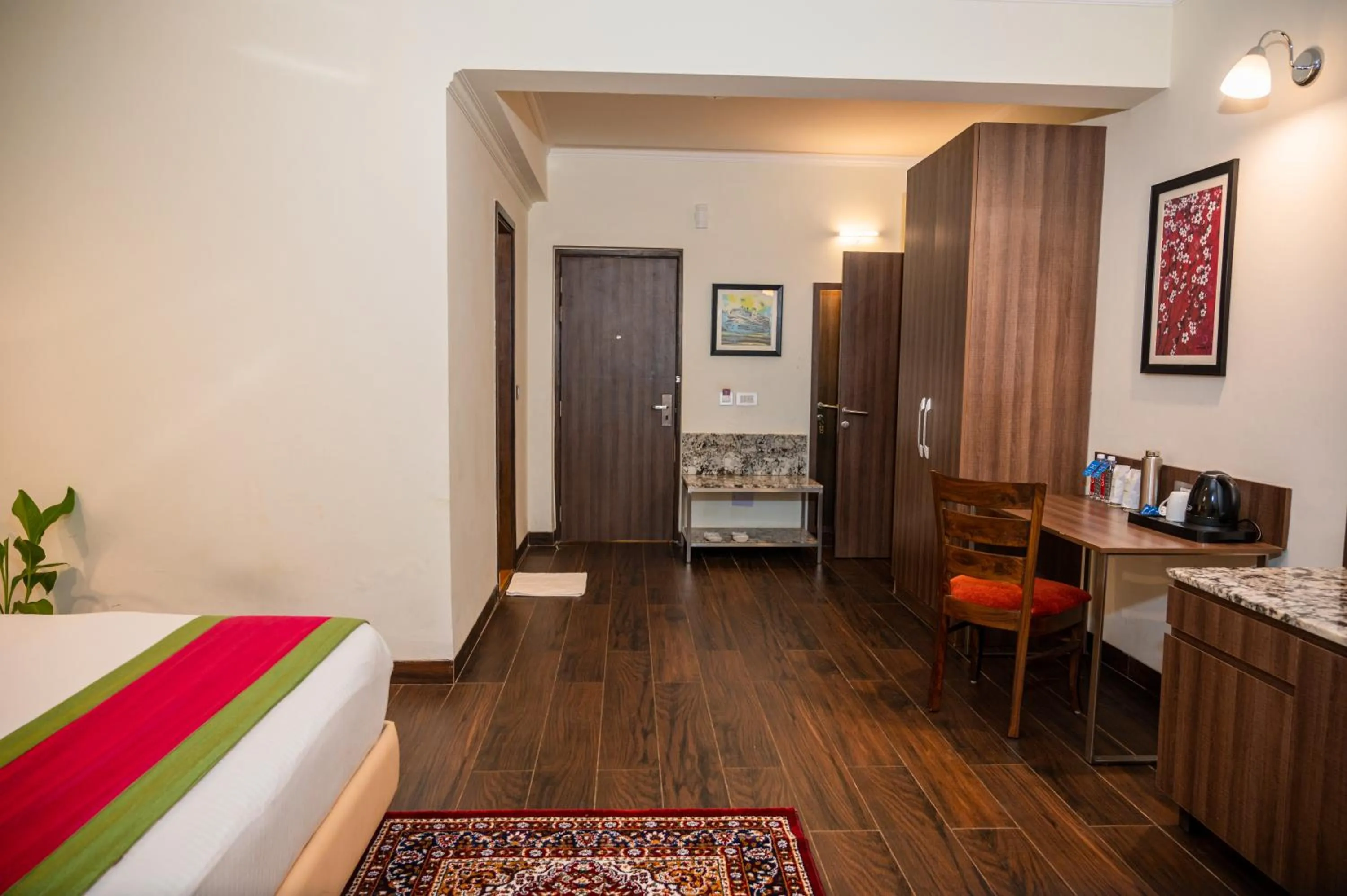 Photo of the whole room, Bed in La Oasis by Meraden ,Goa