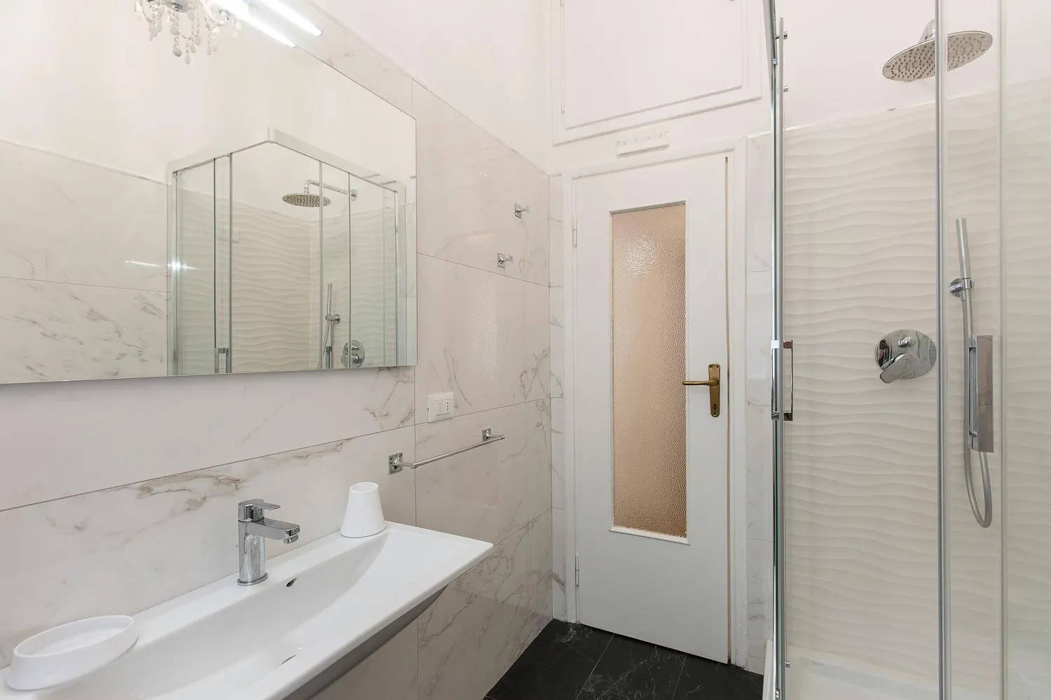 Shower in Rampolina view by Impero House