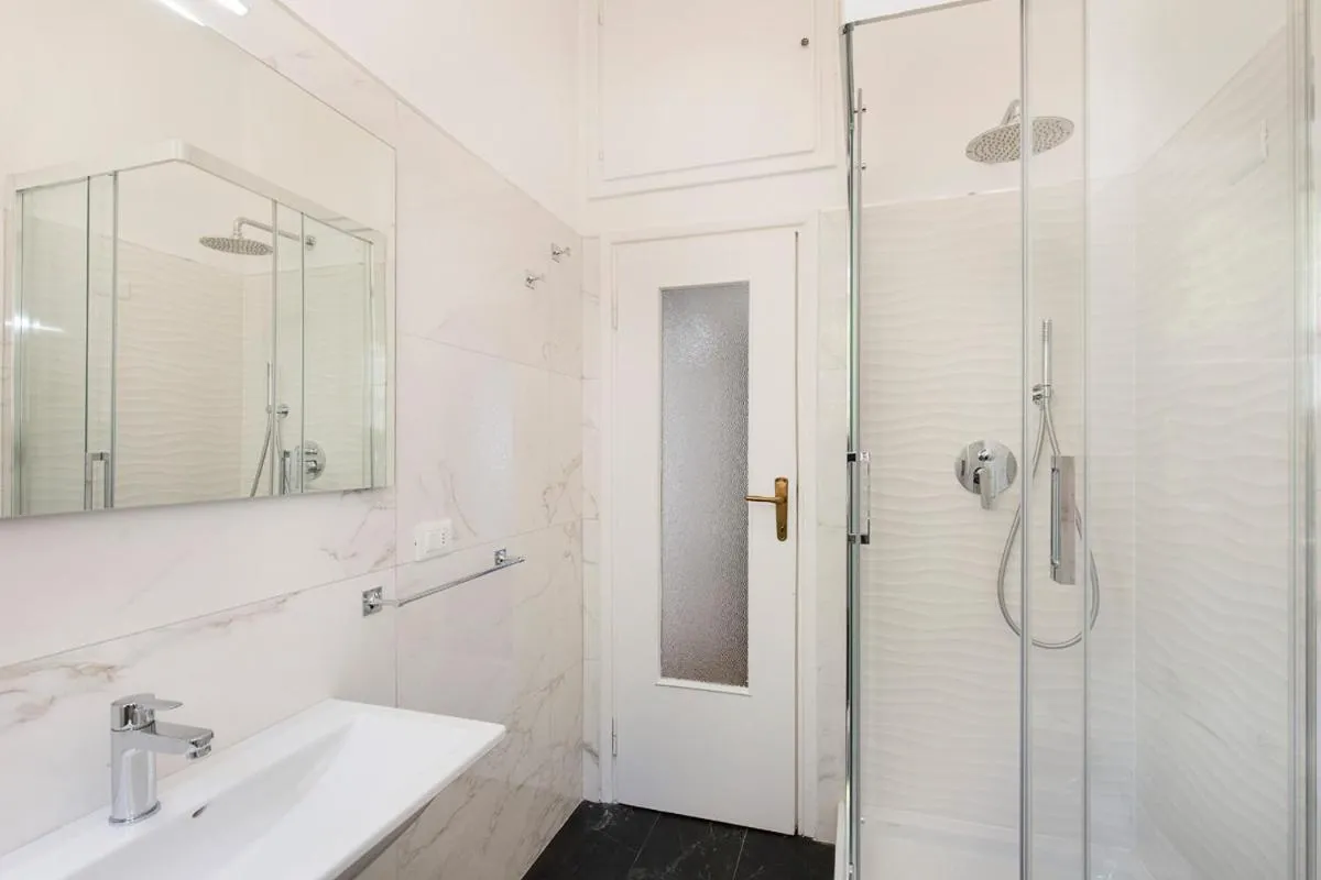 Shower in Rampolina view by Impero House