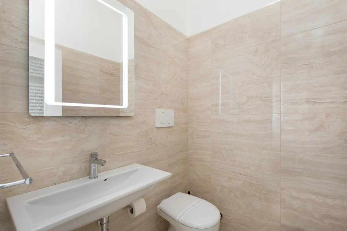 Bathroom in Rampolina view by Impero House