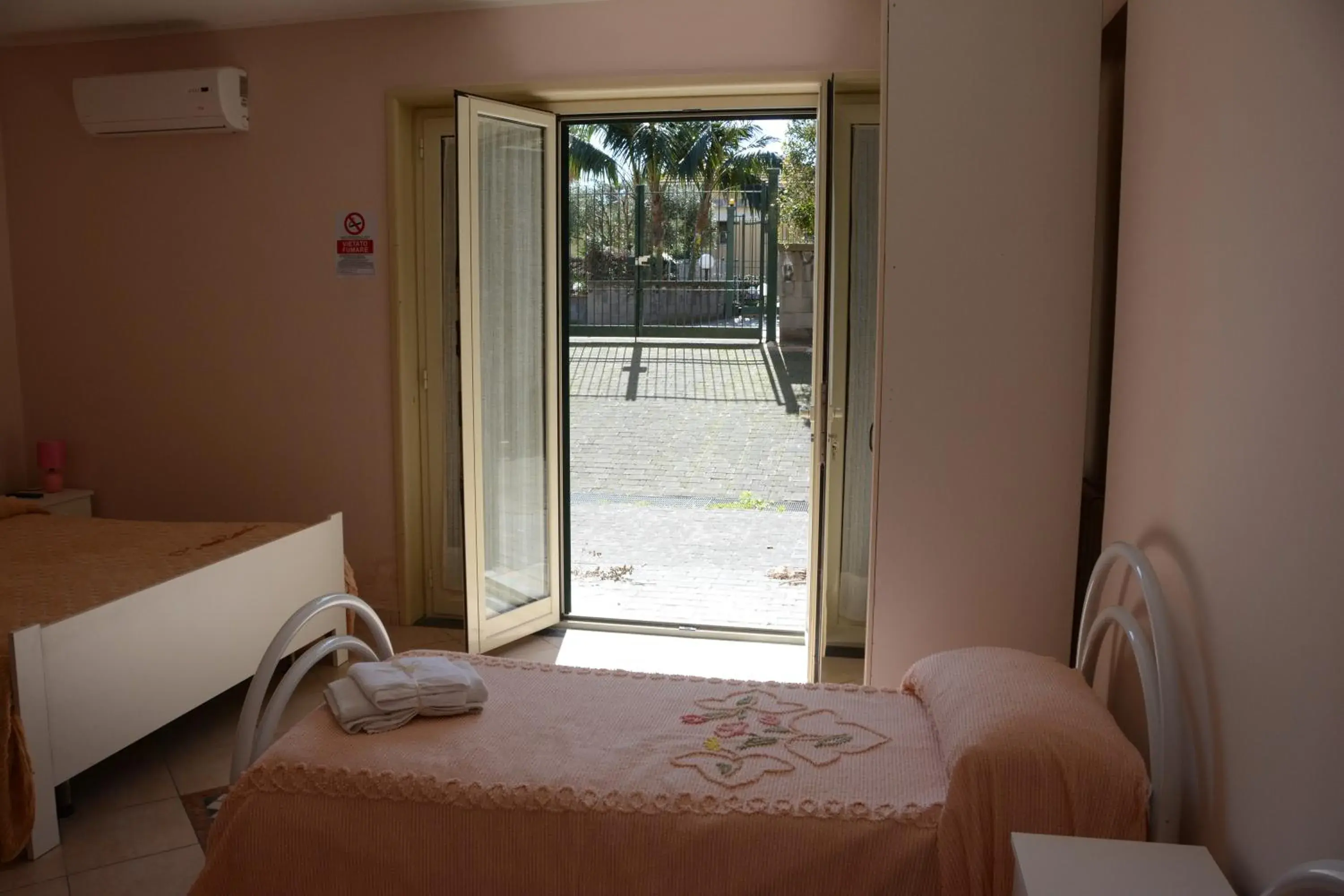 Quadruple Room - single occupancy - Disability Access in B&B Villa San Leonardo Quadruple Room - single occupancy - Disability Access in B&B Villa San Leonardo