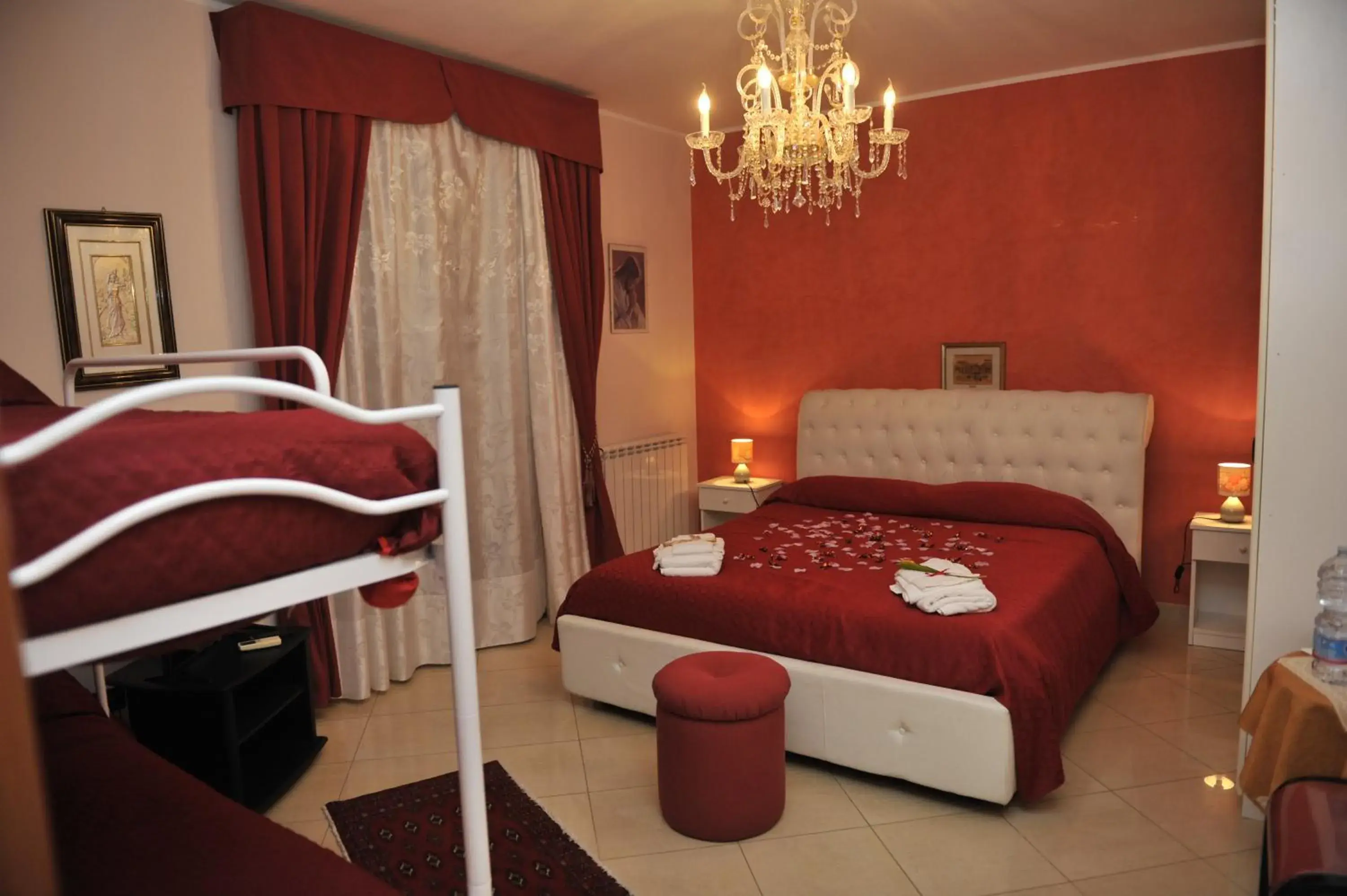 Deluxe Suite with Jacuzzi - single occupancy in B&B Villa San Leonardo Deluxe Suite with Jacuzzi - single occupancy in B&B Villa San Leonardo