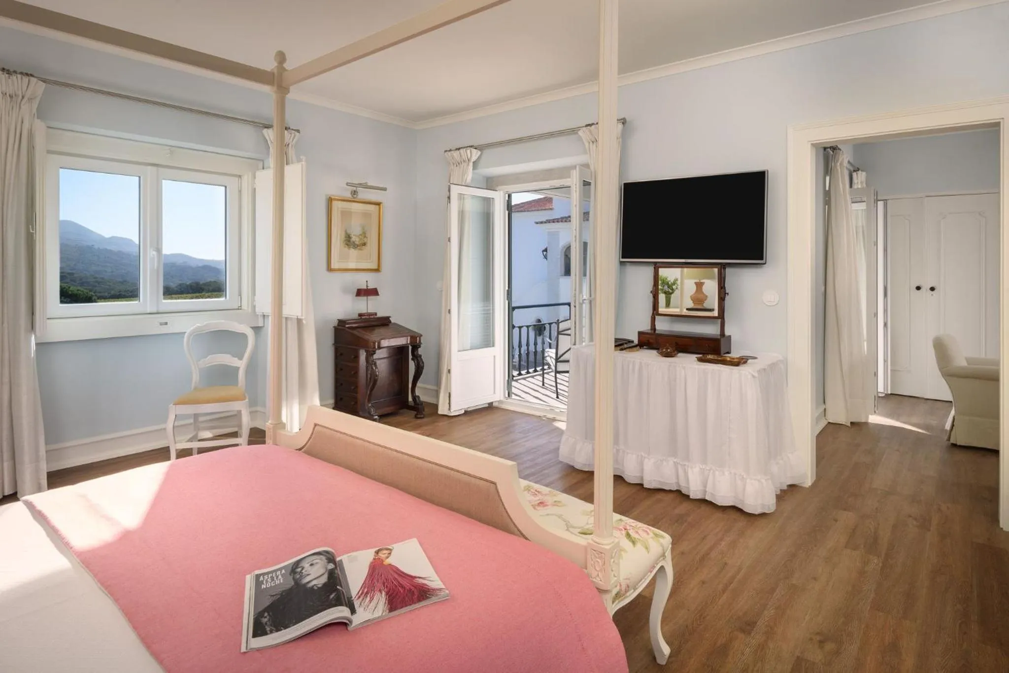 Bed in Hotel Casa Palmela - Small Luxury Hotels of The World, Hotel & Villas