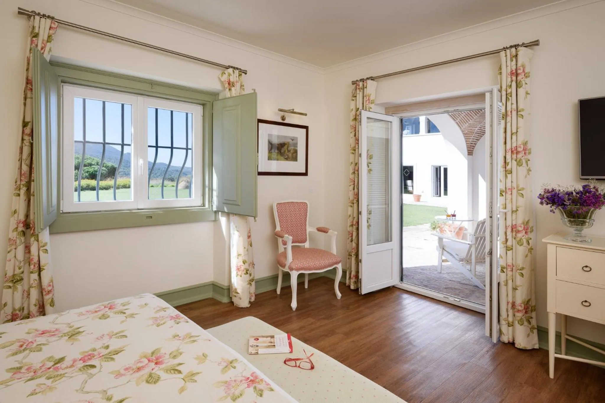 Photo of the whole room, Bed in Hotel Casa Palmela - Small Luxury Hotels of The World, Hotel & Villas