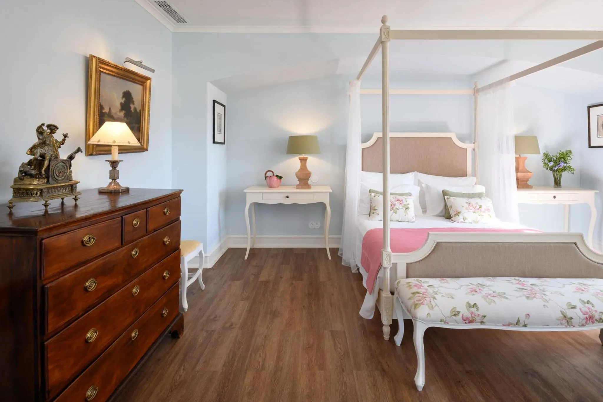 Bed in Hotel Casa Palmela - Small Luxury Hotels of The World, Hotel & Villas