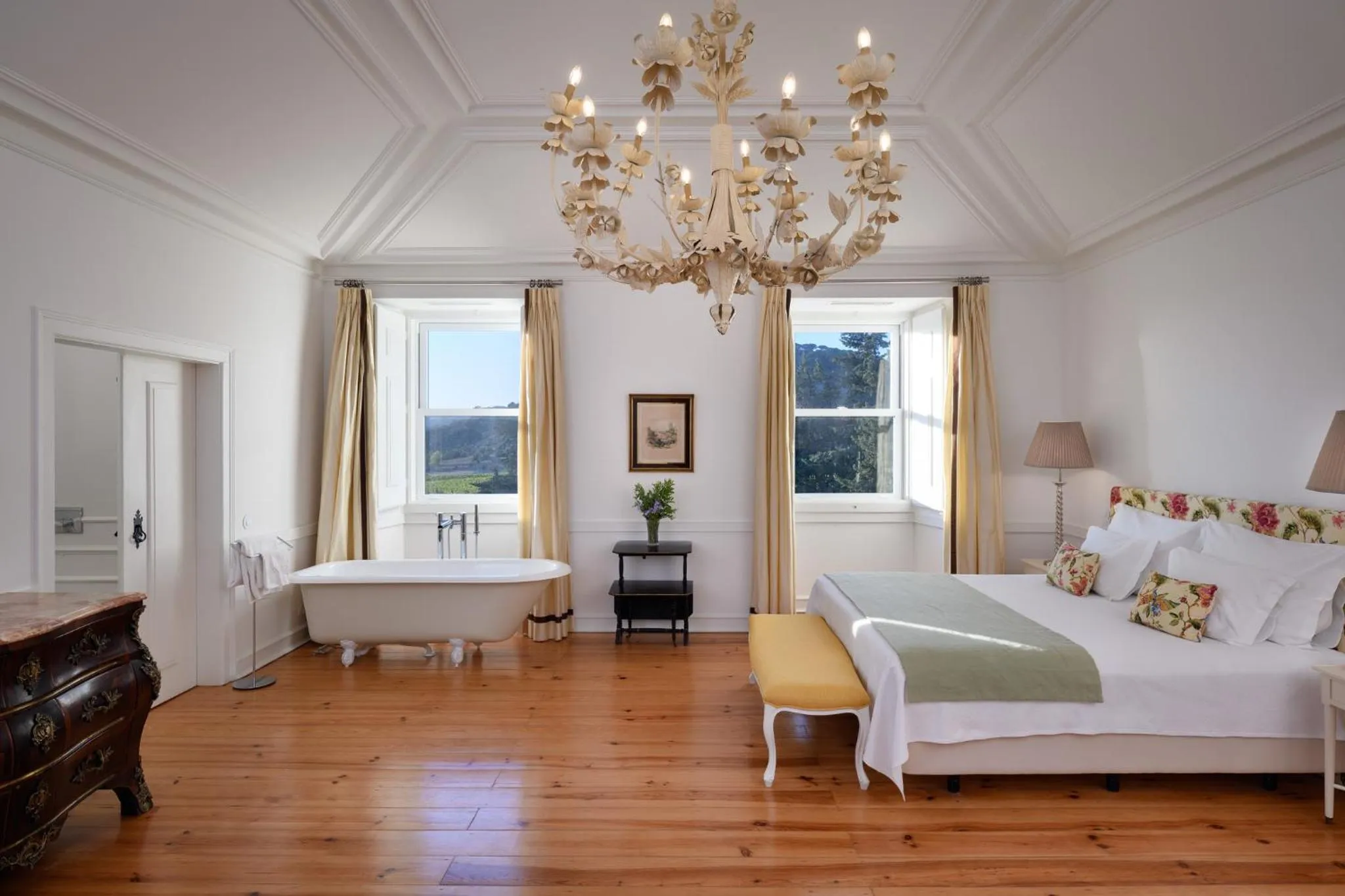 Photo of the whole room, Bed in Hotel Casa Palmela - Small Luxury Hotels of The World, Hotel & Villas