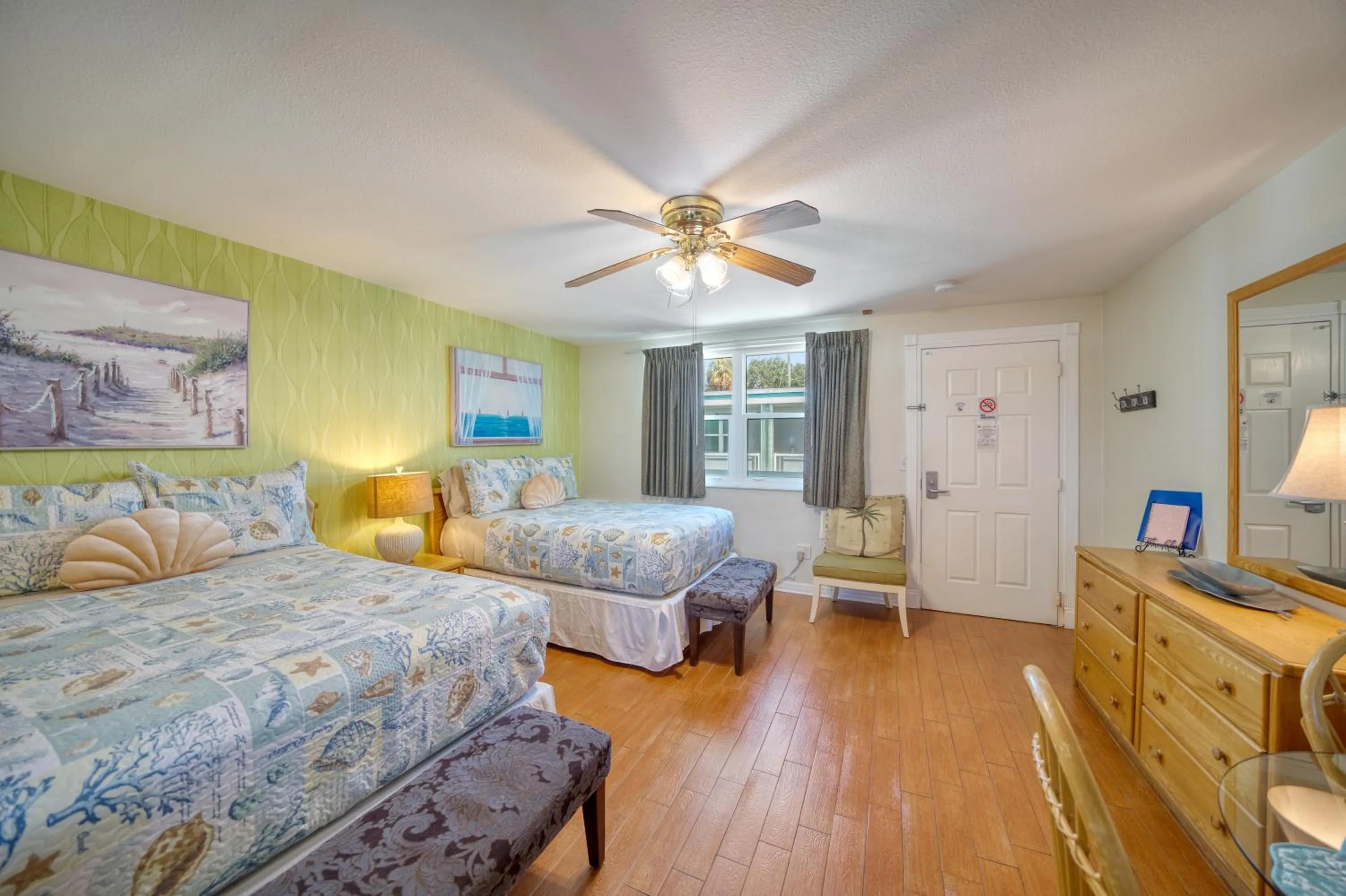 Bed in Camelot Beach Suites