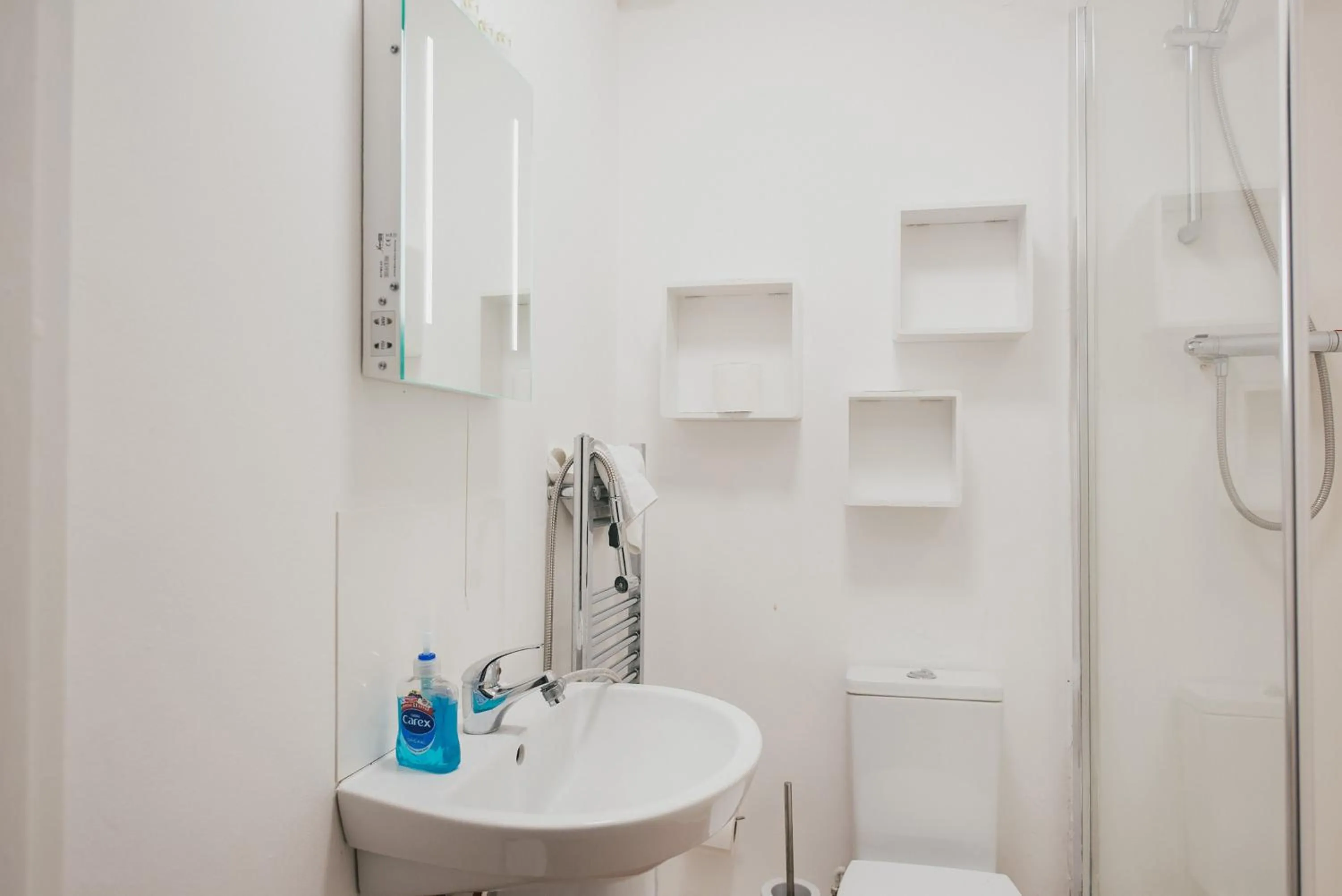 Bathroom in Home Sweet Home by Paymán Club