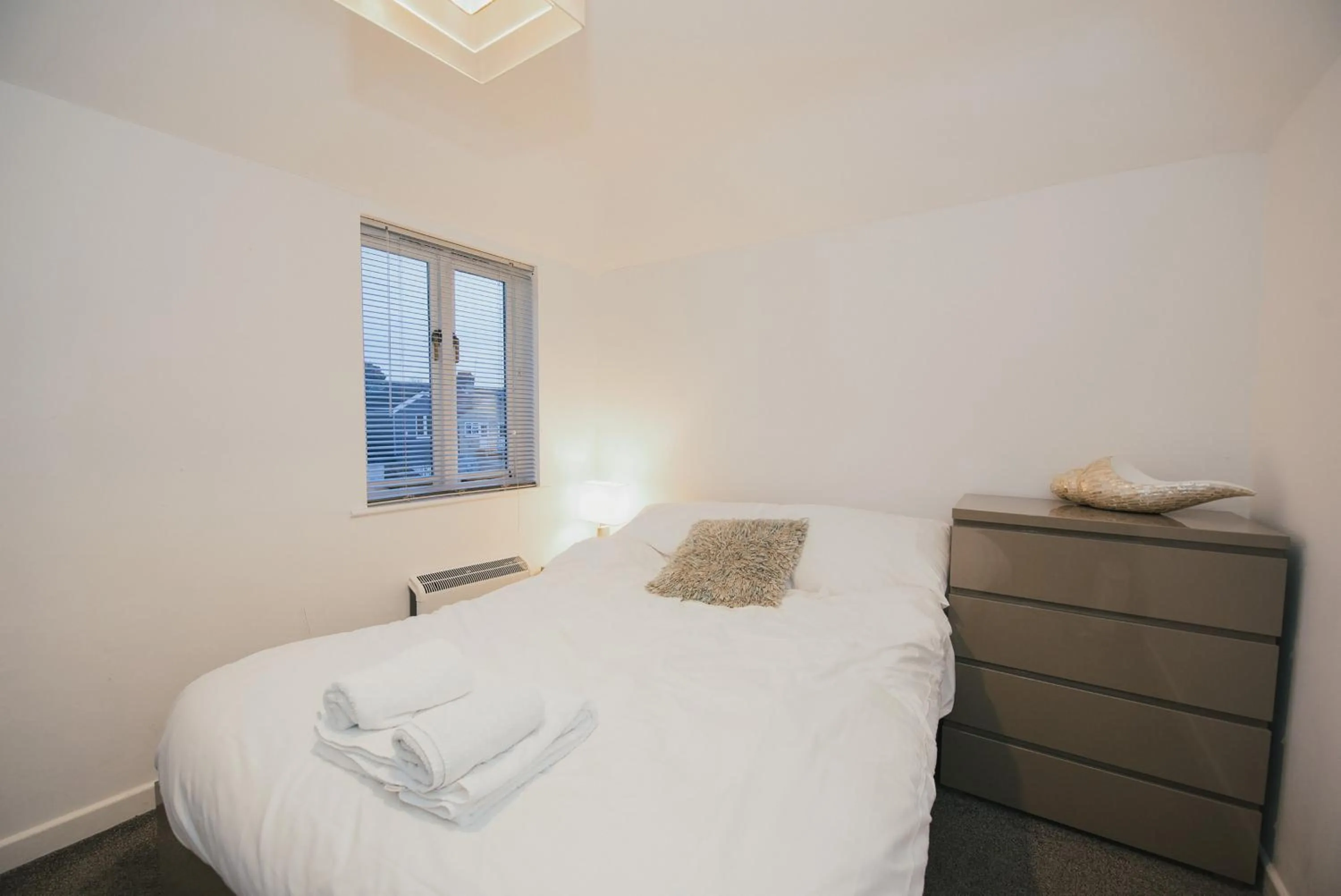 Bed in Home Sweet Home by Paymán Club