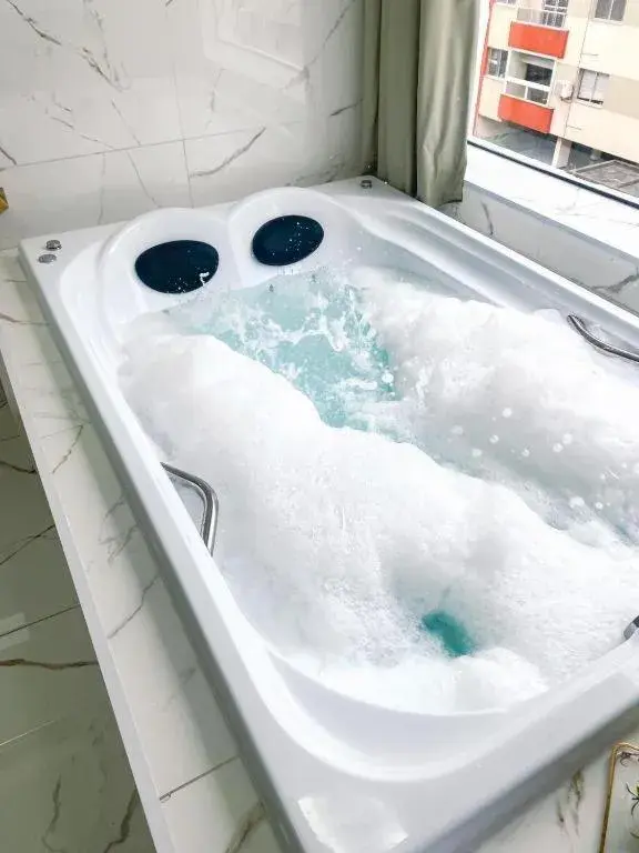 Deluxe Suite with Spa Bath - single occupancy in Hotel Zata e Flats Deluxe Suite with Spa Bath - single occupancy in Hotel Zata e Flats