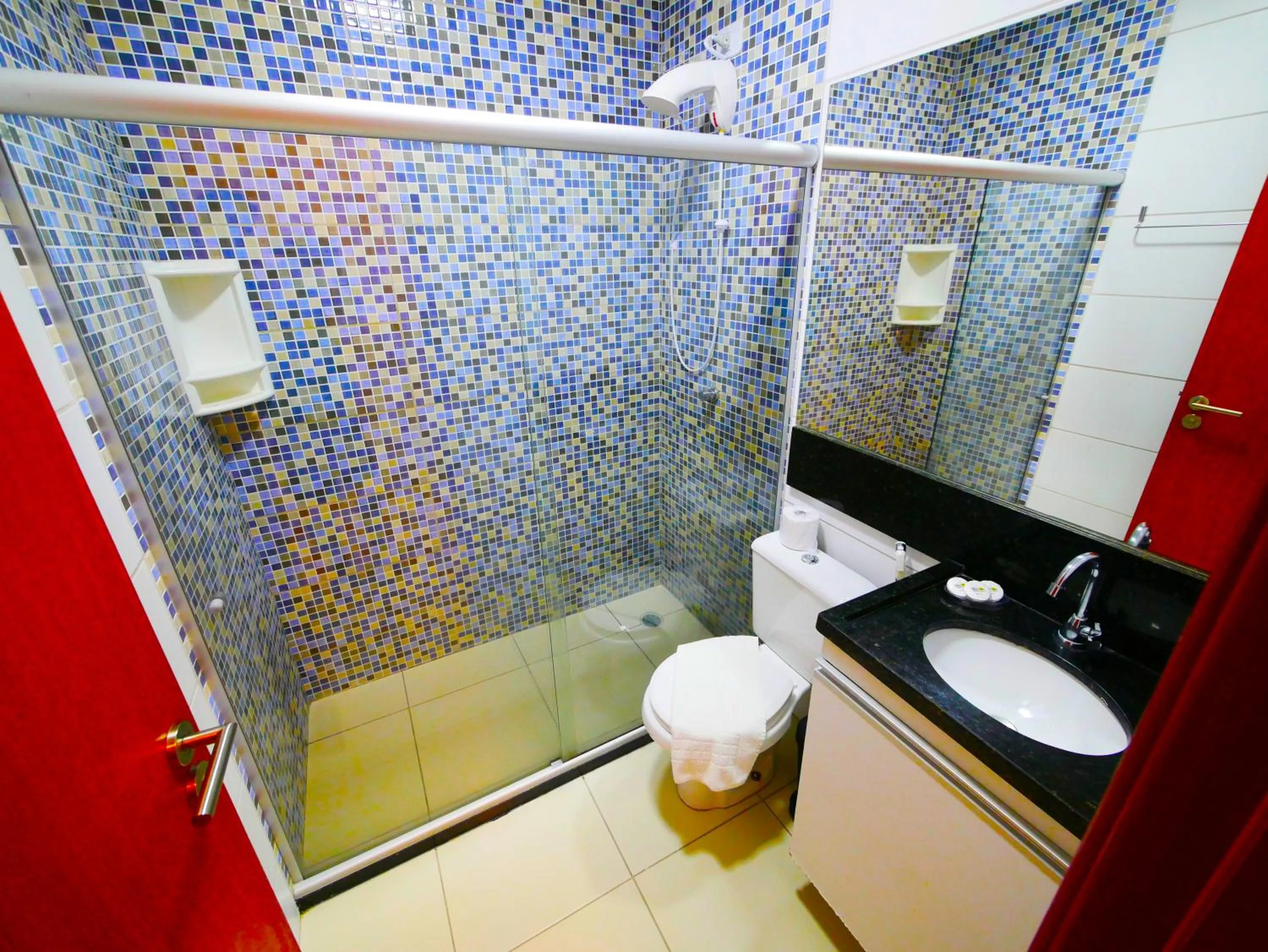 Shower in Pousada Marie Claire Flats