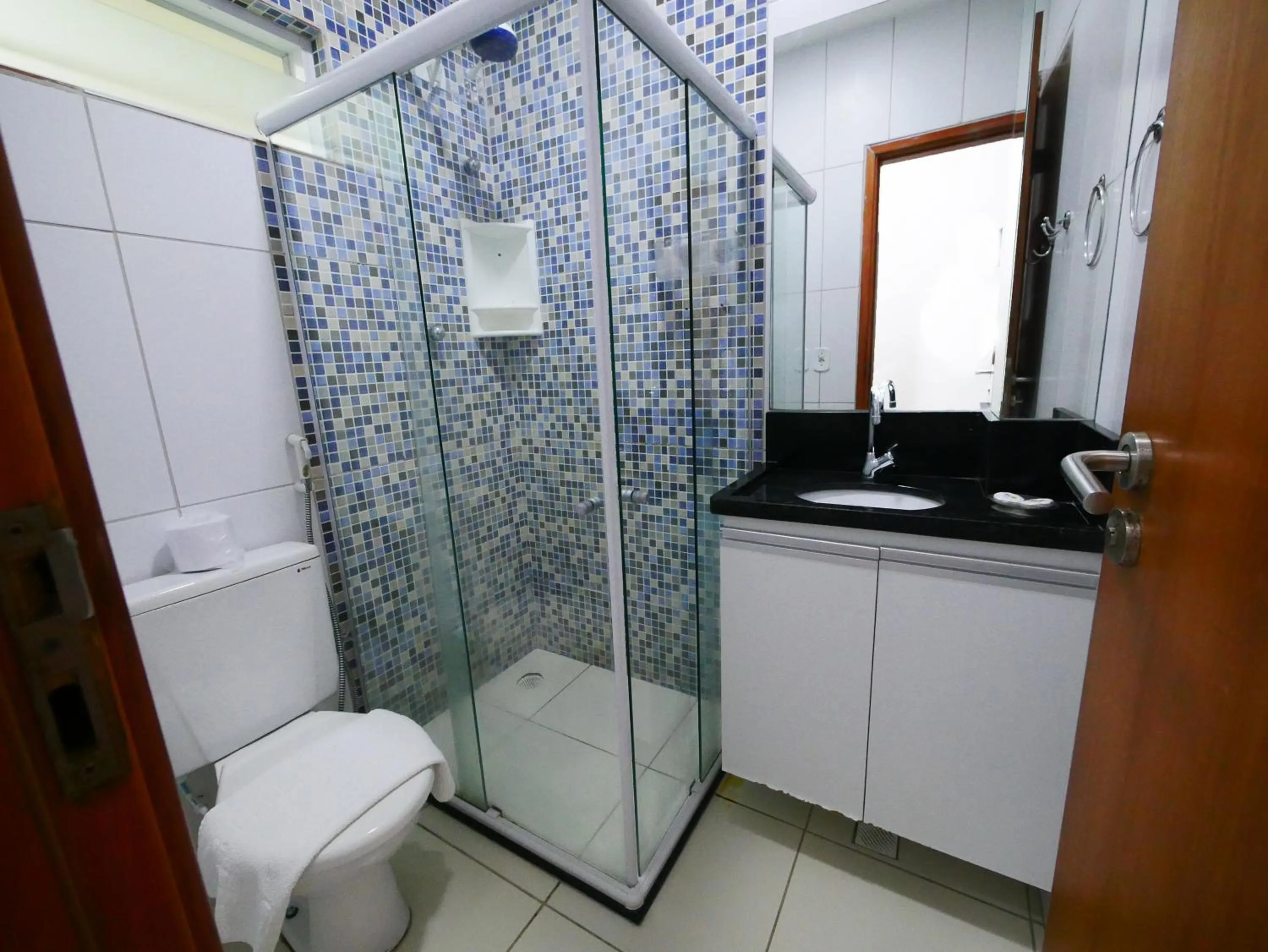 Shower in Pousada Marie Claire Flats